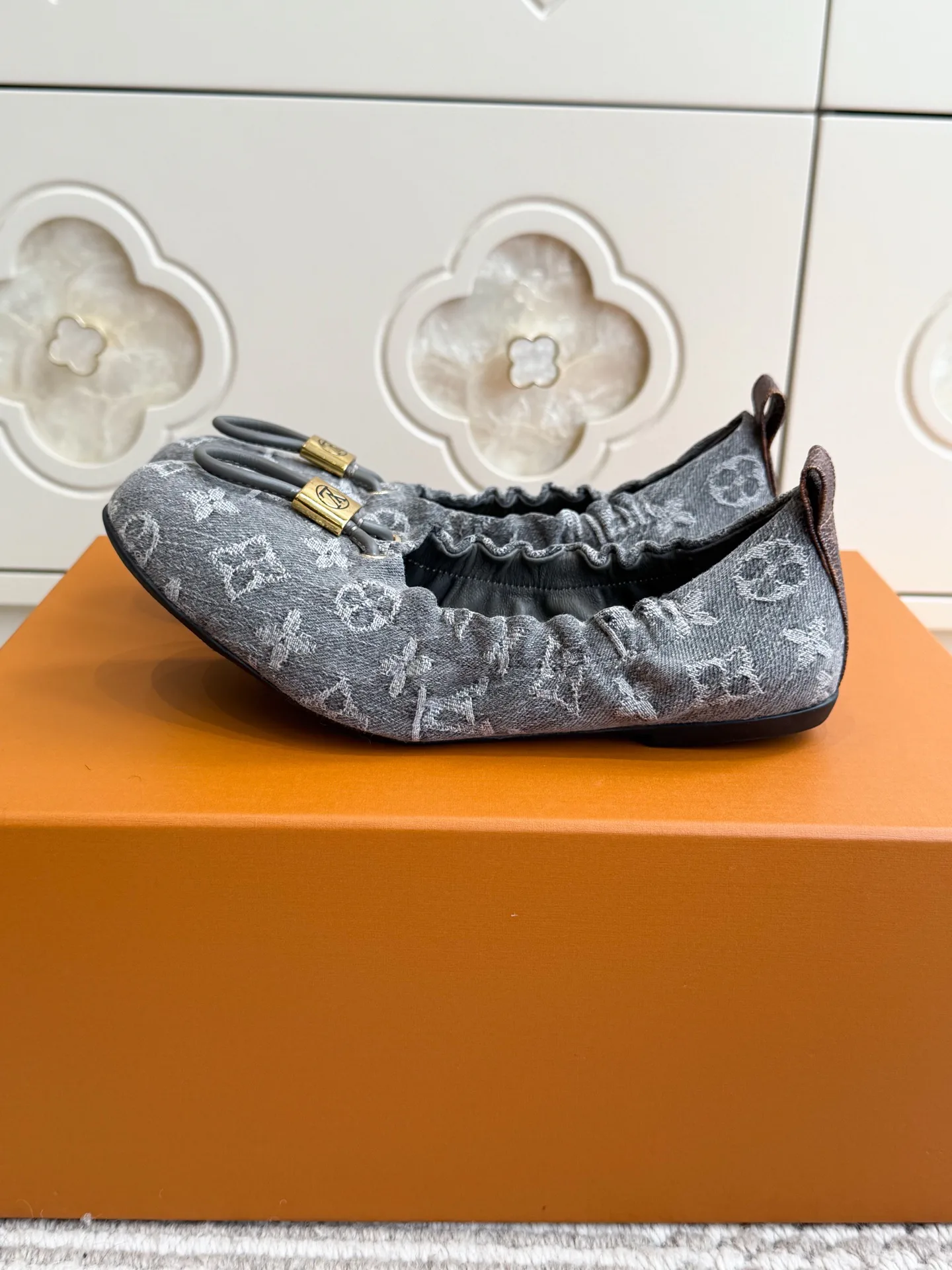 Women's Ballet Flats LOUIS VUITTON 18414281