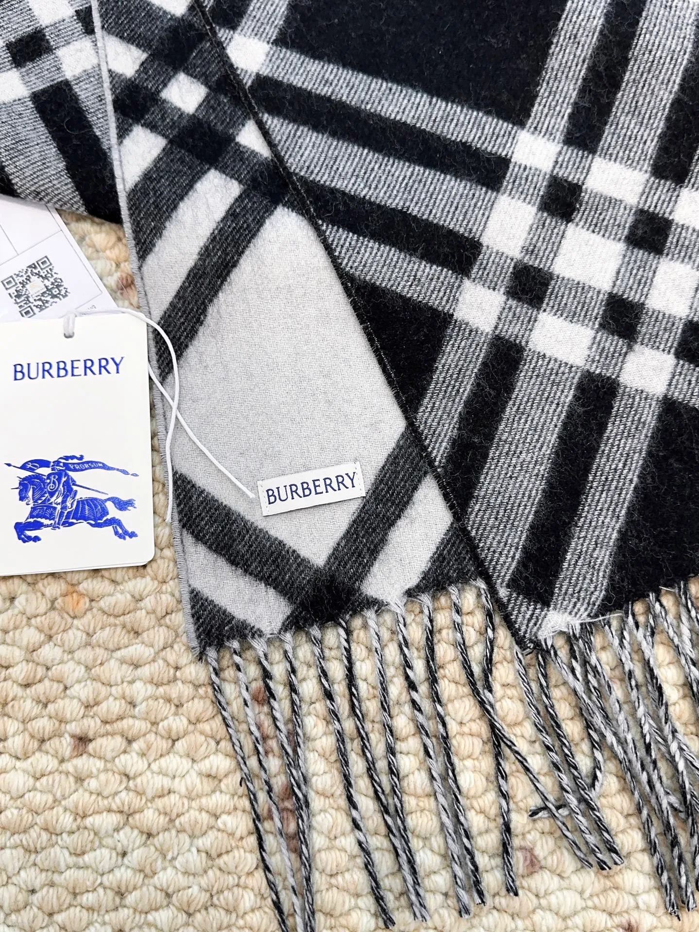 Scarves BURBERRY 18105488