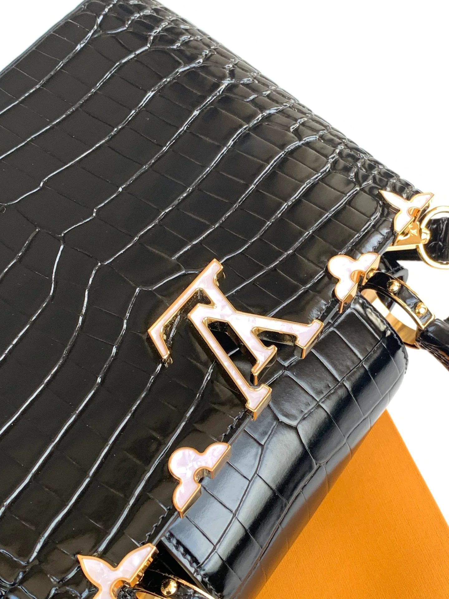 Women's Classic Handbags LOUIS VUITTON 18520930