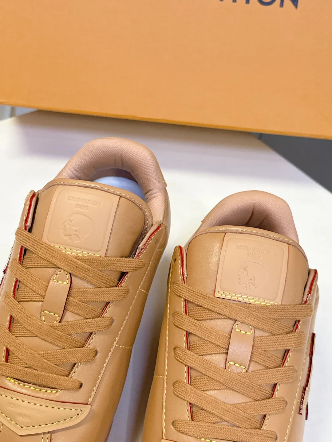 Women's Sneakers LOUIS VUITTON 18005435