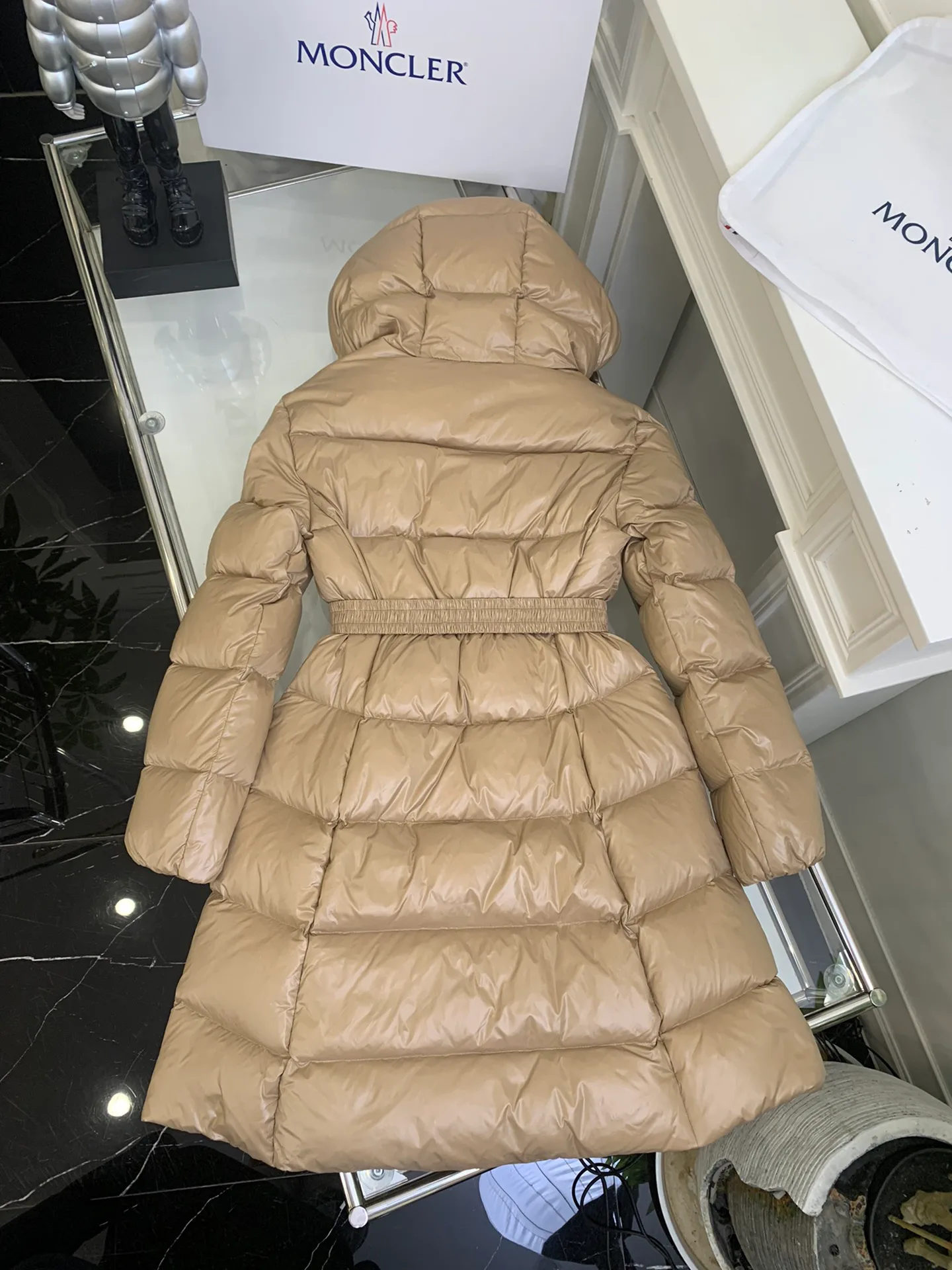 Women's Jackets And Down Jackets MONCLER 18240673