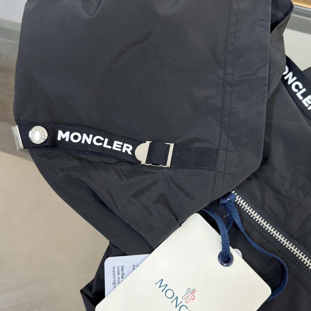 Women's Jackets And Down Jackets MONCLER 18416527