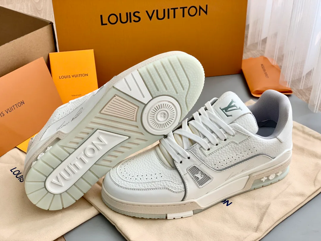 Women's Sneakers LOUIS VUITTON 18014139