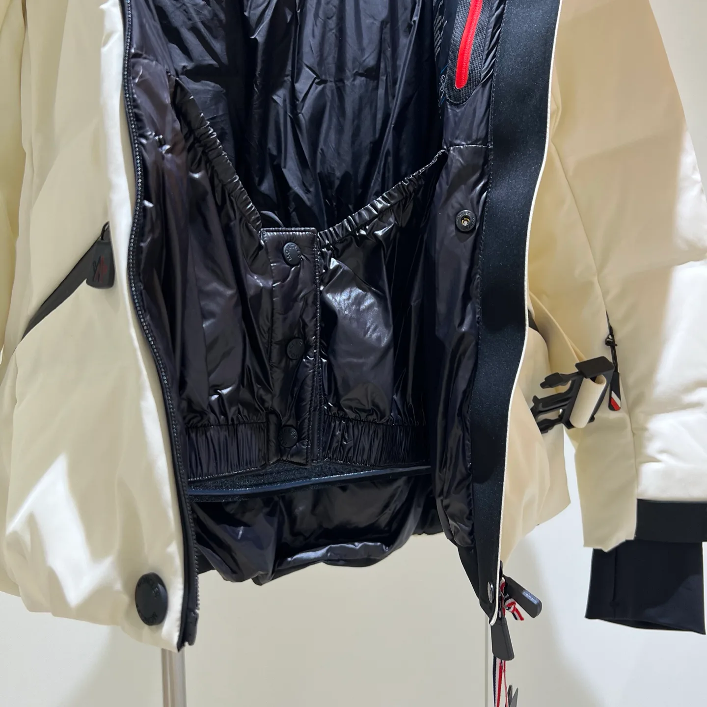 Women's Jackets And Down Jackets MONCLER 18180078