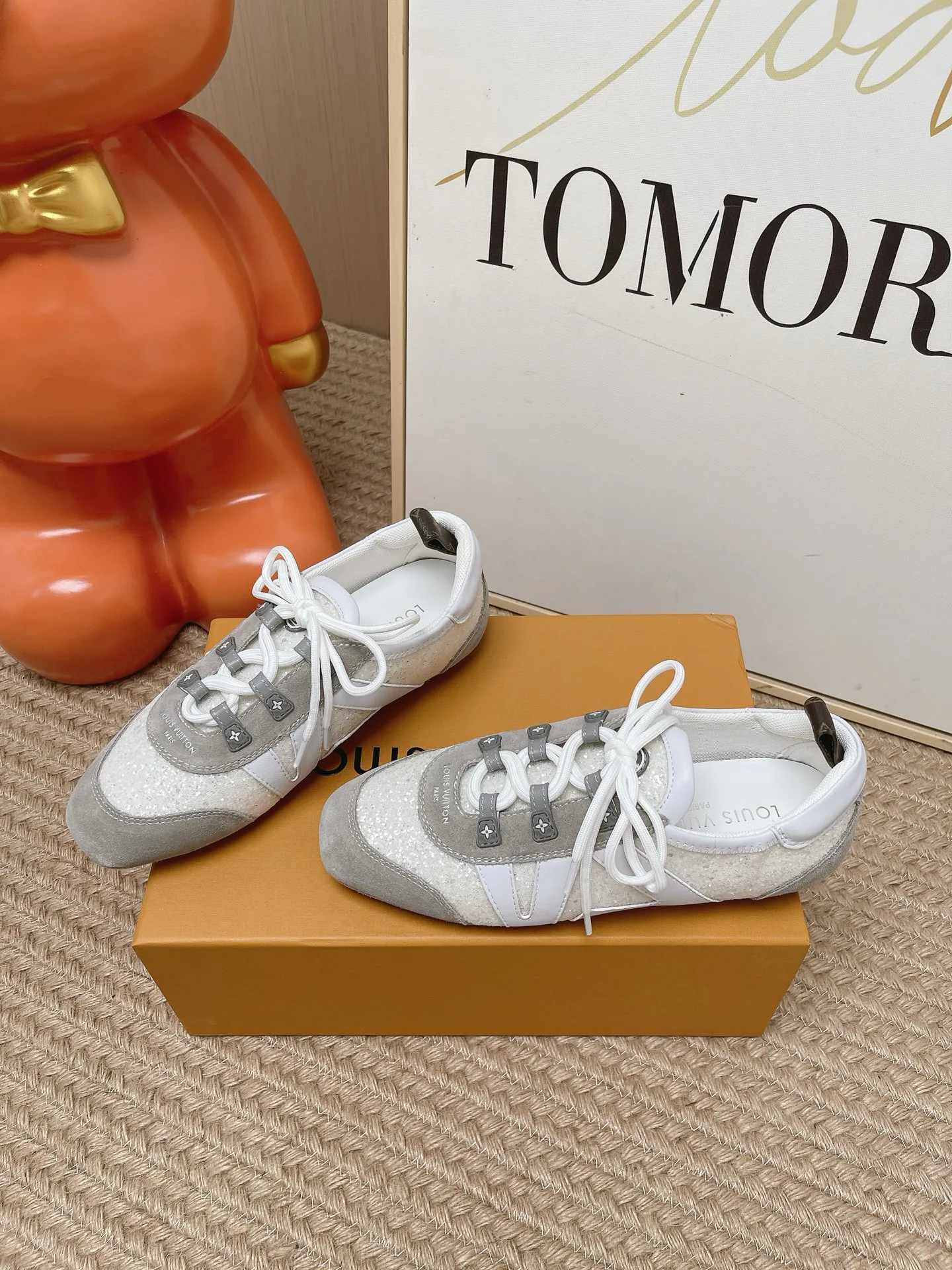 Women's Sneakers LOUIS VUITTON 17449398