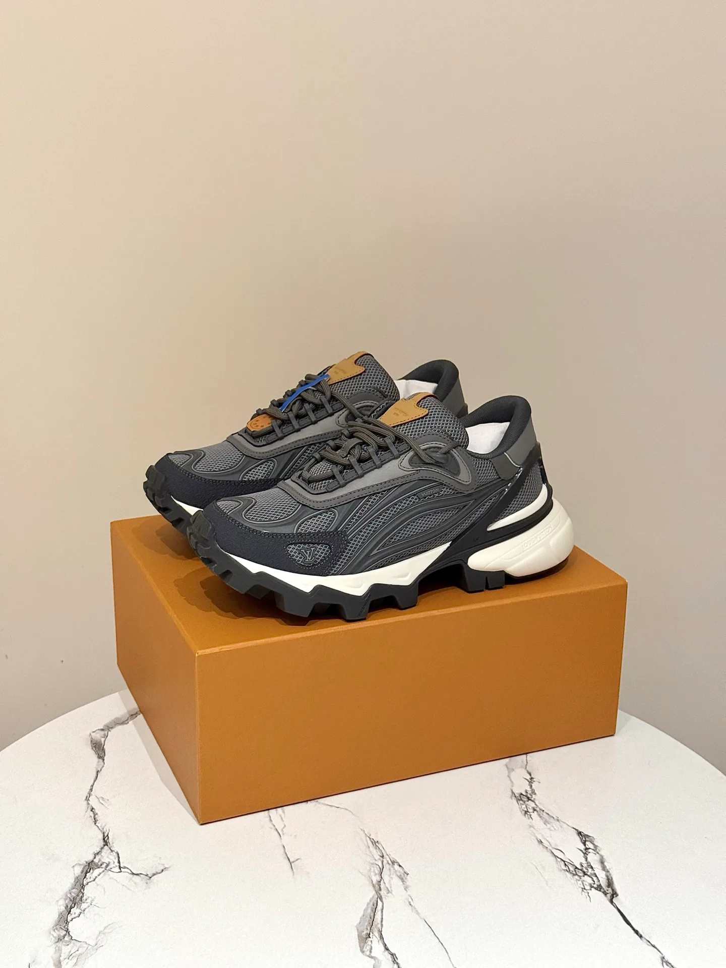 Women's Sneakers LOUIS VUITTON 17872797
