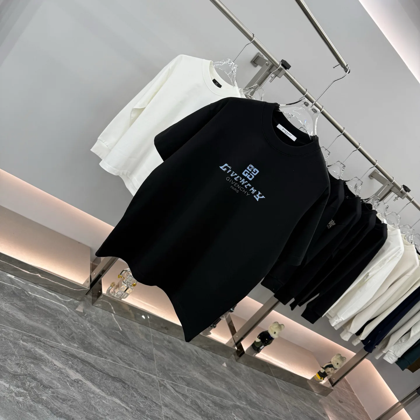 Men's T-Shirts GIVENCHY 17974729