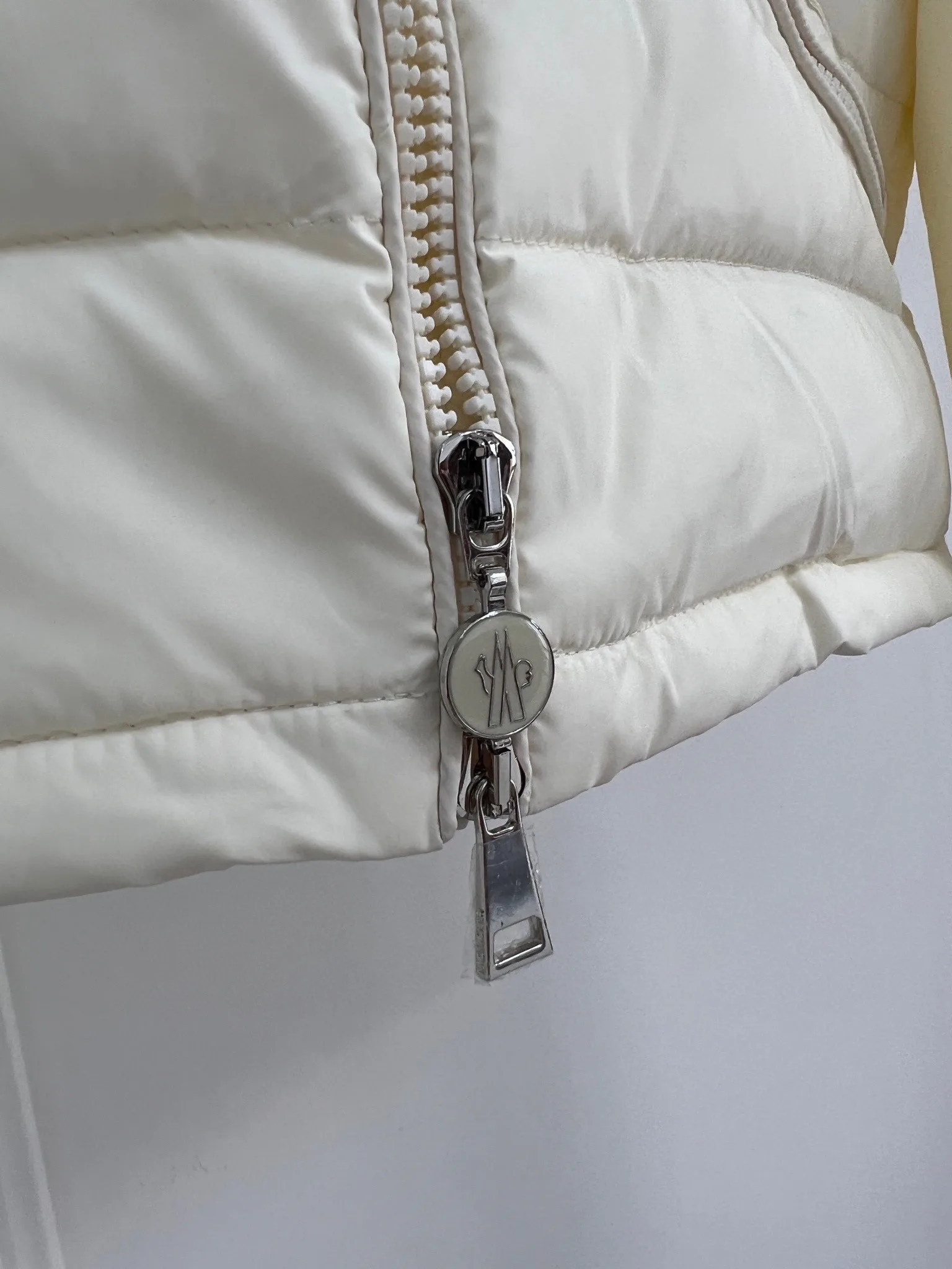 Women's Jackets And Down Jackets MONCLER 18416227