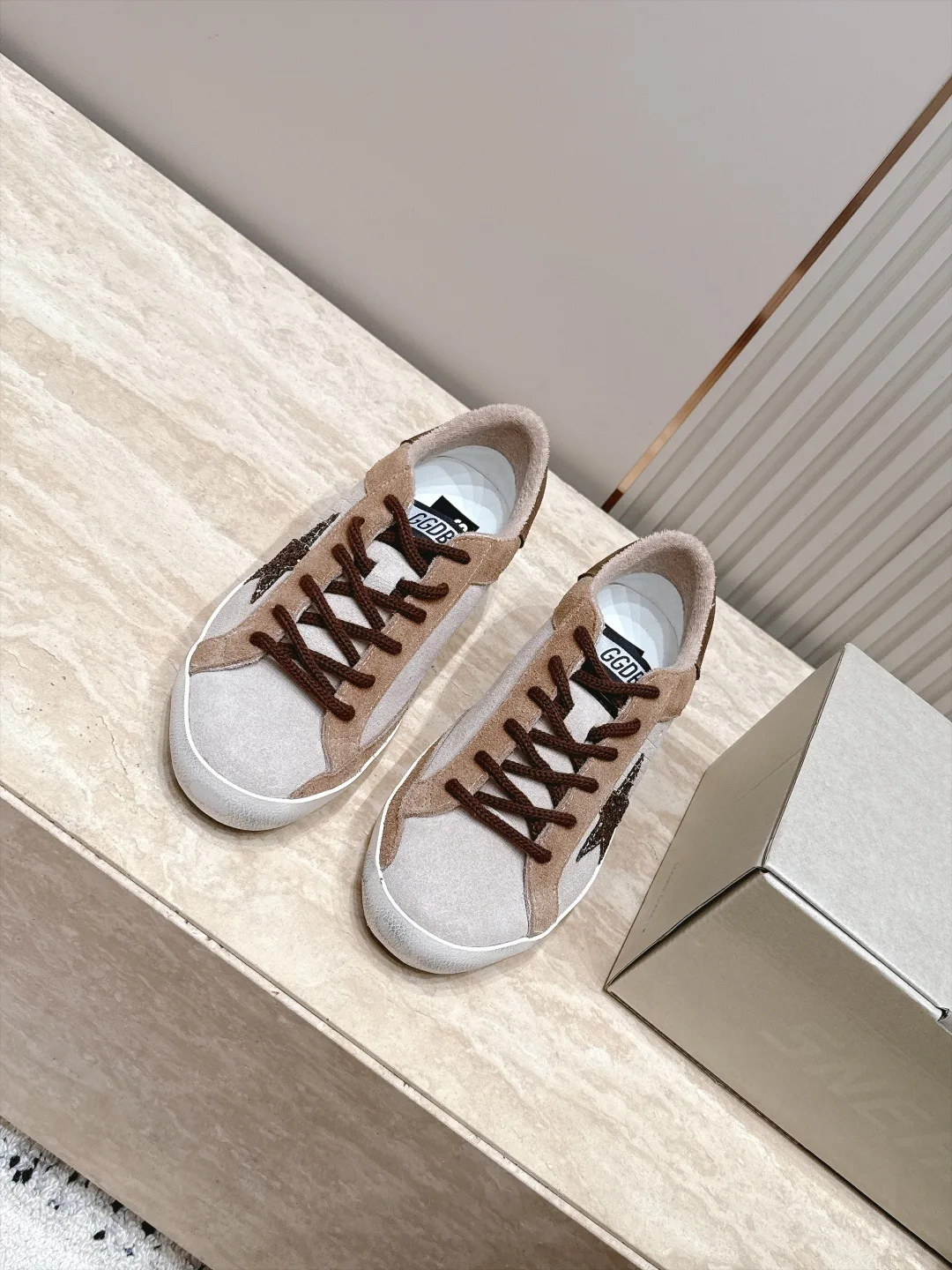 Women's Sneakers GOLDEN GOOSE 17963443