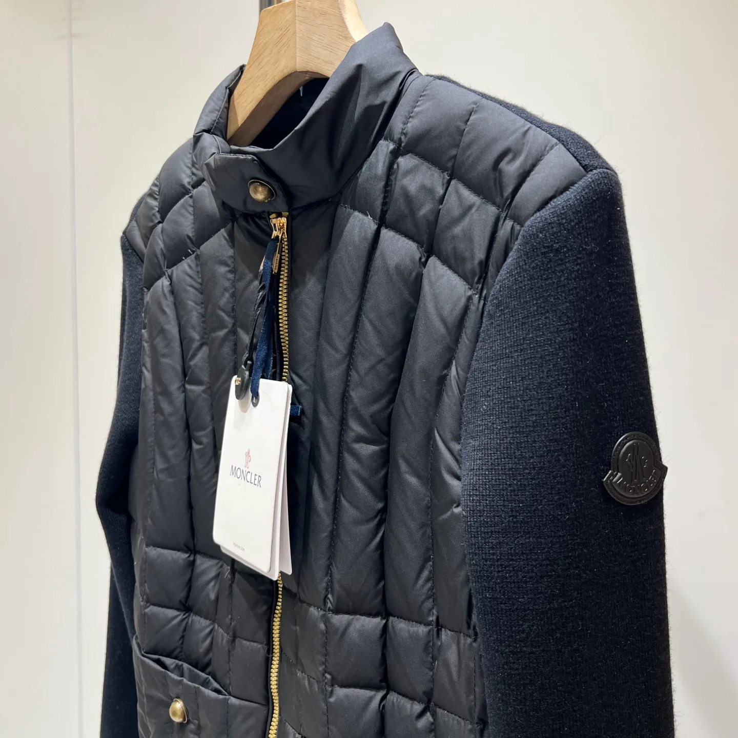 Women's Jackets And Down Jackets MONCLER 18174917
