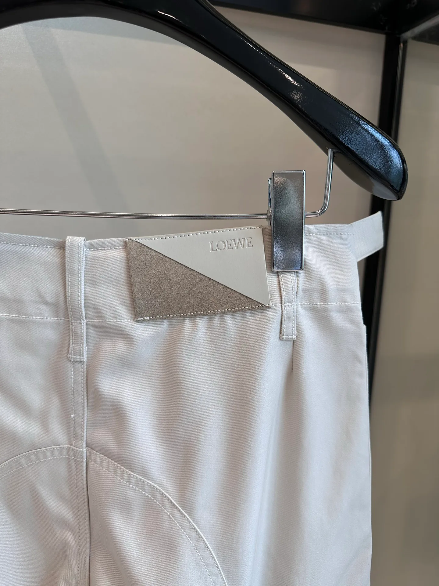 Women's Trousers LOEWE 18277336