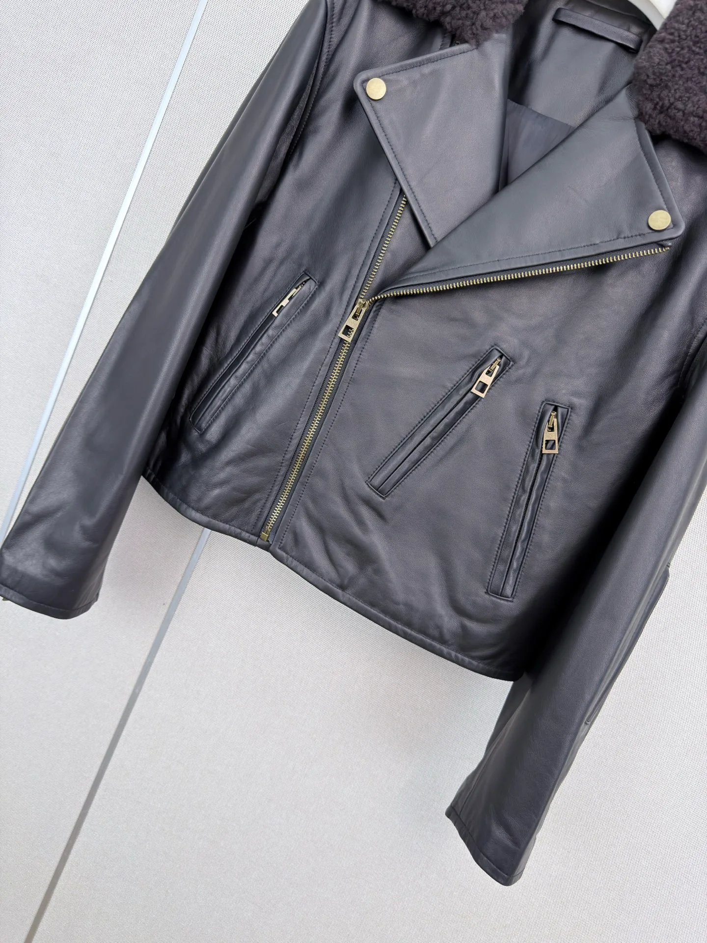 Women's Leather Jackets And Sheepskin Coats LOEWE 18455196