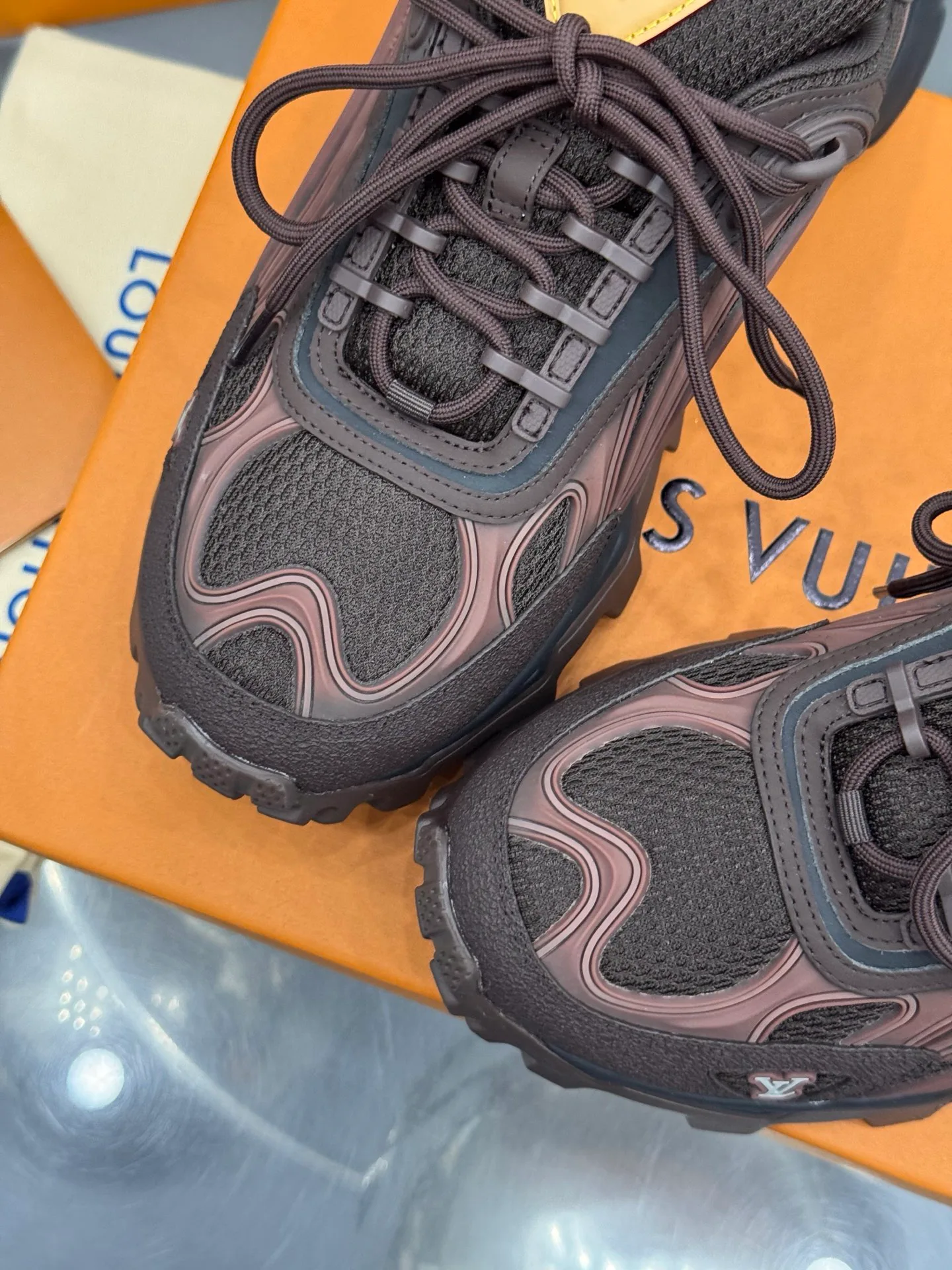 Men's Sneakers LOUIS VUITTON 18202617