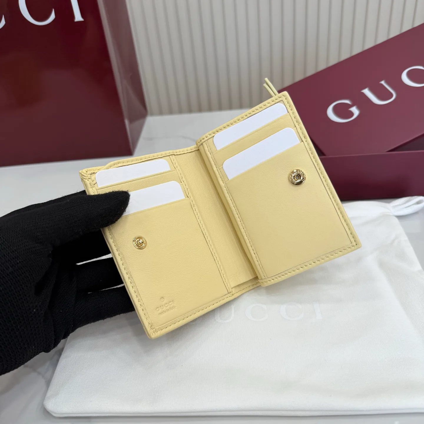 Women's Clutches GUCCI 17948236