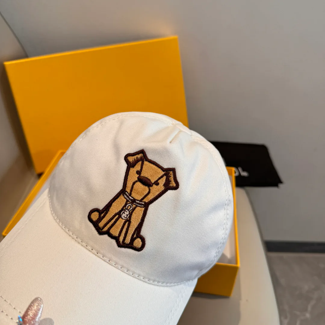 Hats FENDI 17515237