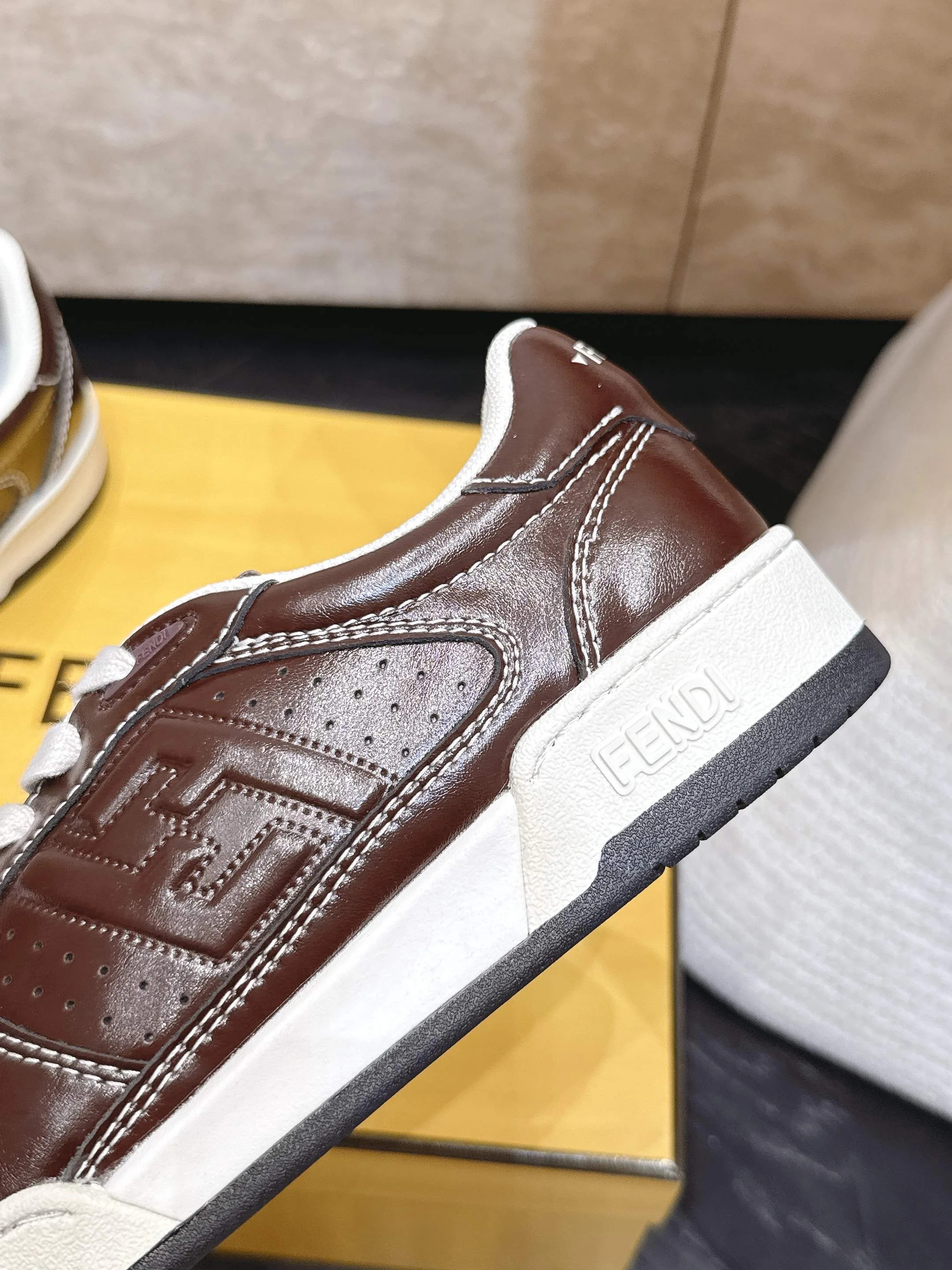 Women's Sneakers FENDI 17682043