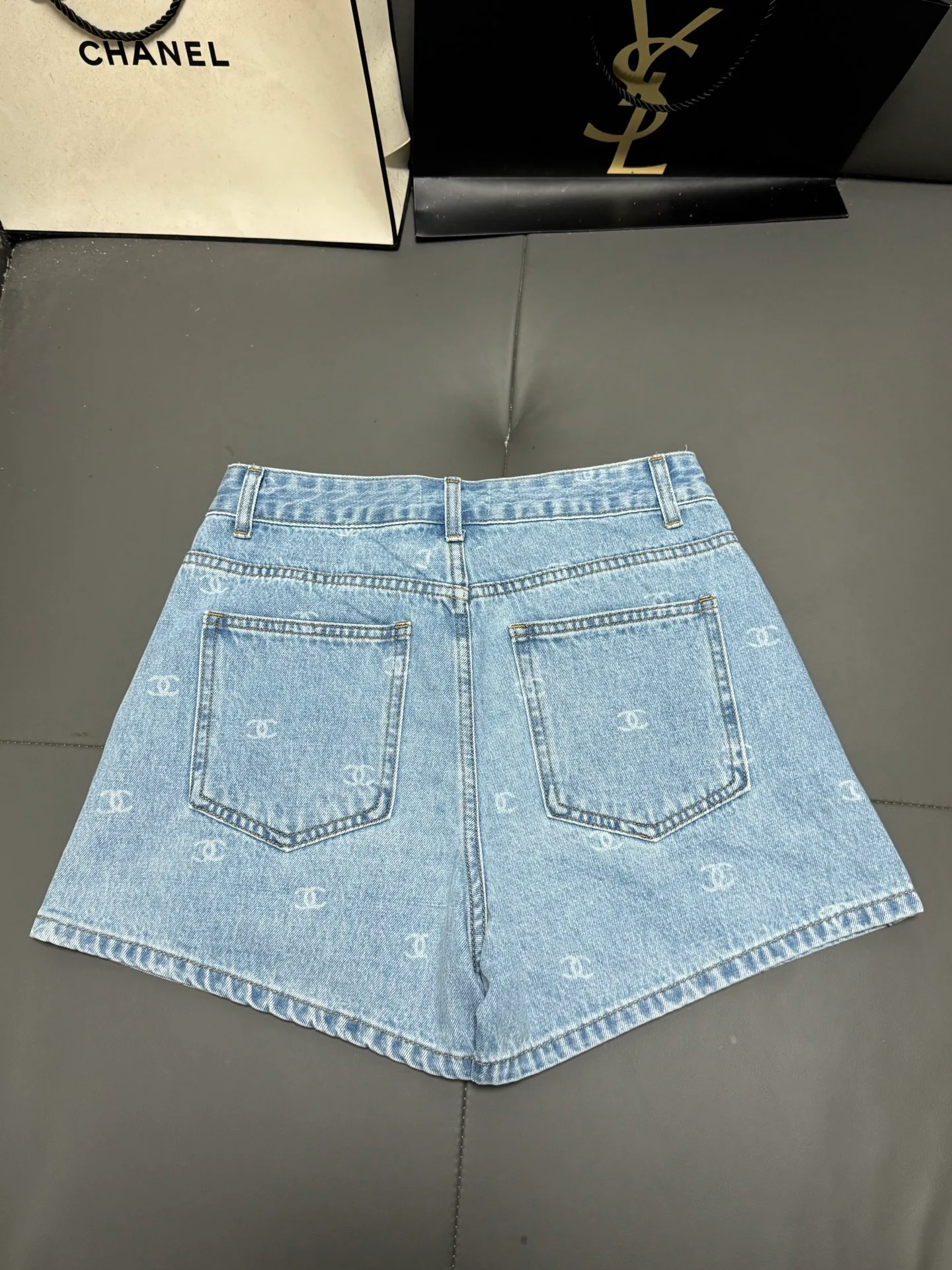 Women's Shorts CHANEL 17851574