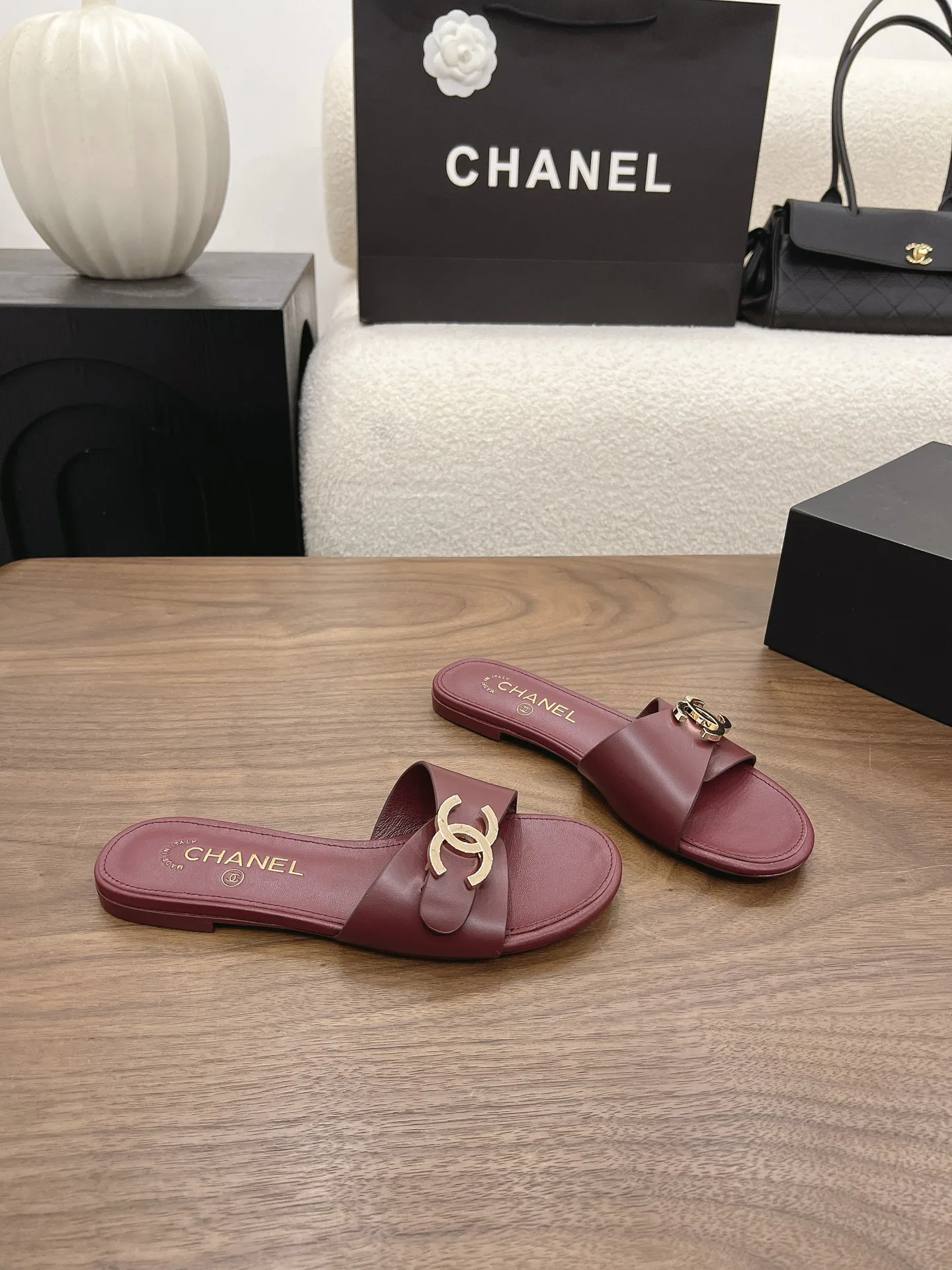 Women's Flip-Flops CHANEL 17710033