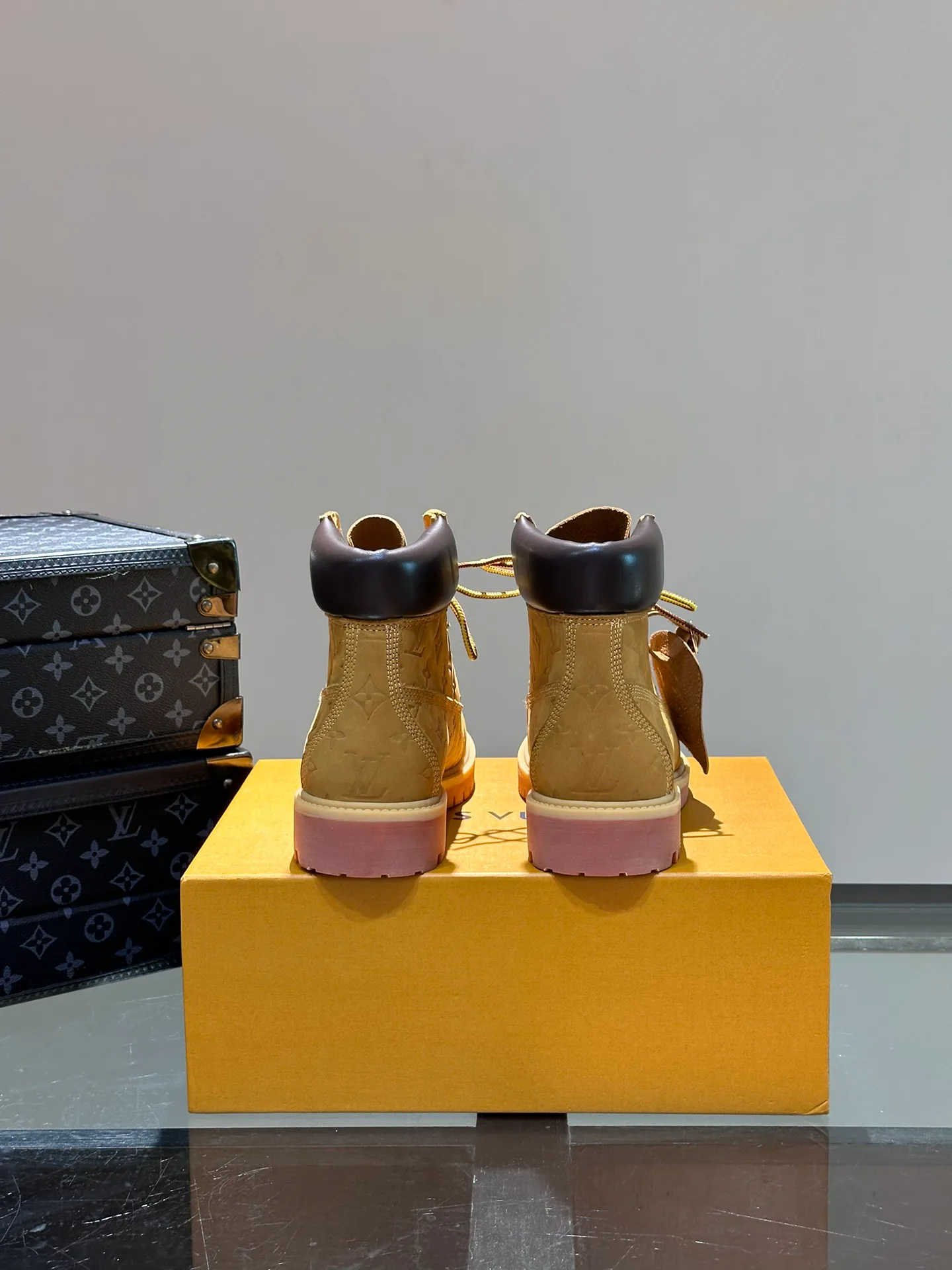 Men's Ankle Boots LOUIS VUITTON 17955335
