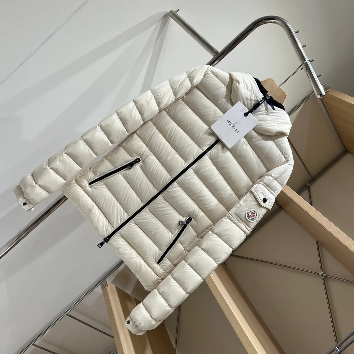 Women's Jackets And Down Jackets MONCLER 18336958