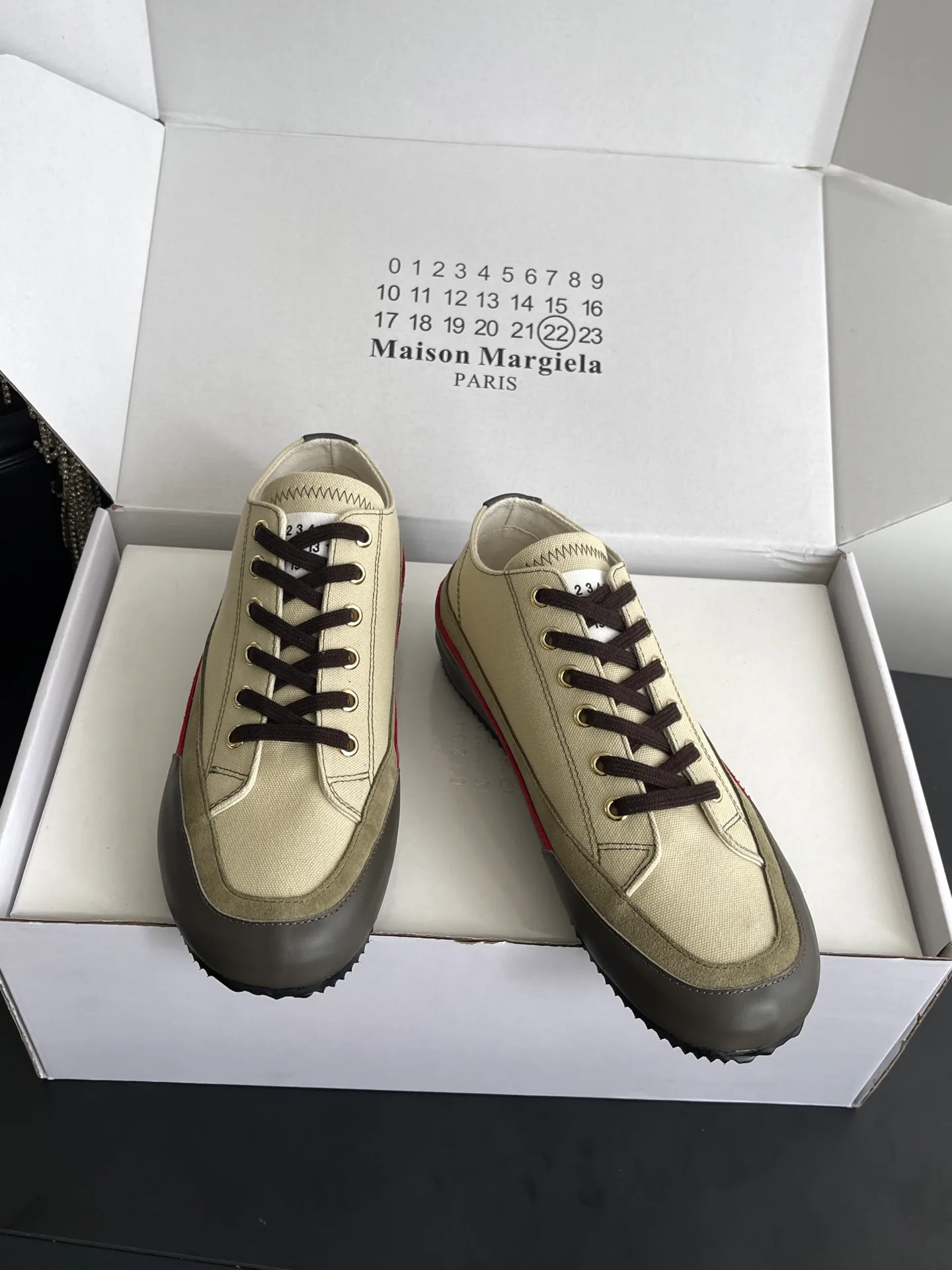 Women's Sneakers MAISON MARGIELA 17554408