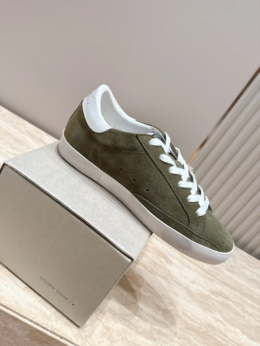 Women's Sneakers GOLDEN GOOSE 17963440