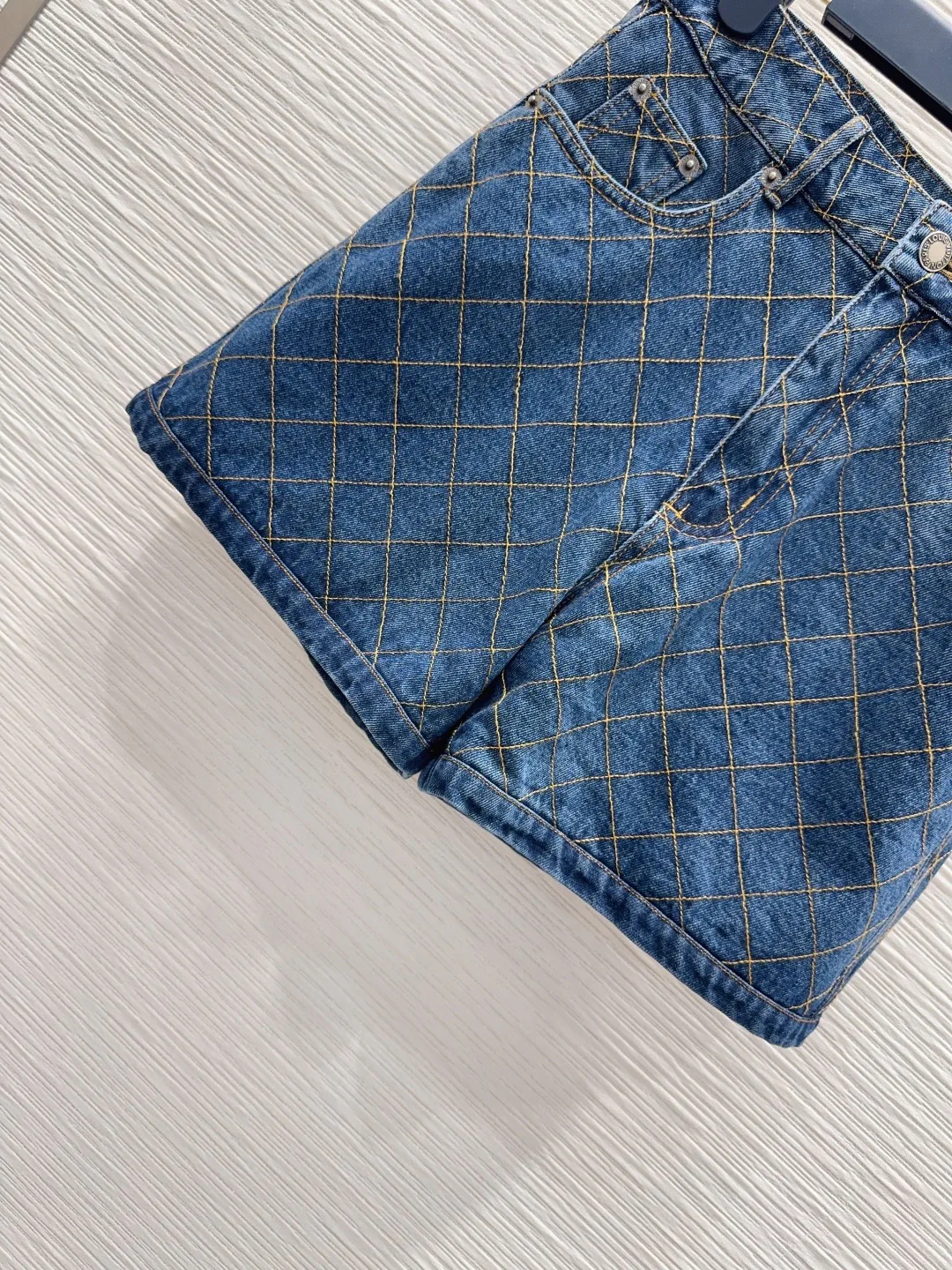 Women's Shorts LOUIS VUITTON 18211645