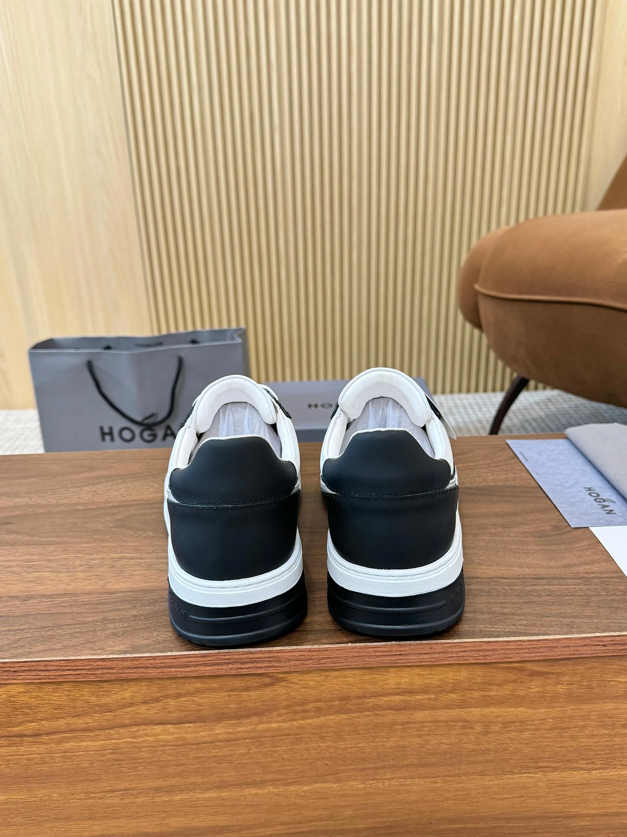 Women's Sneakers HOGAN 17827627