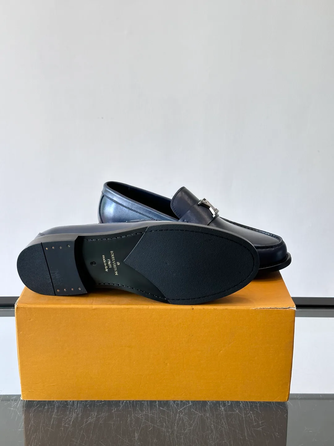 Men's Loafers And Dress Shoes LOUIS VUITTON 18169697