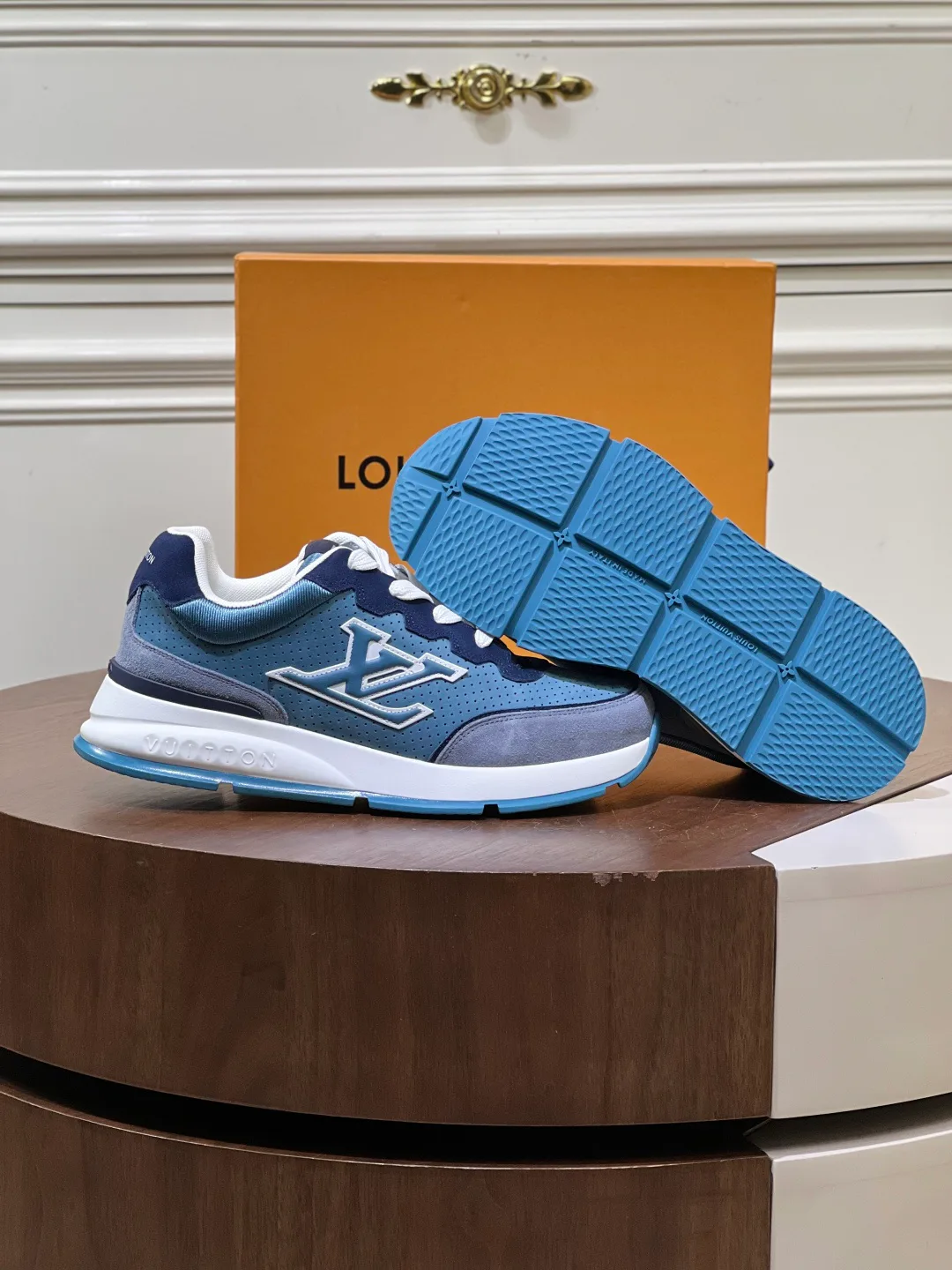 Men's Sneakers LOUIS VUITTON 17460374