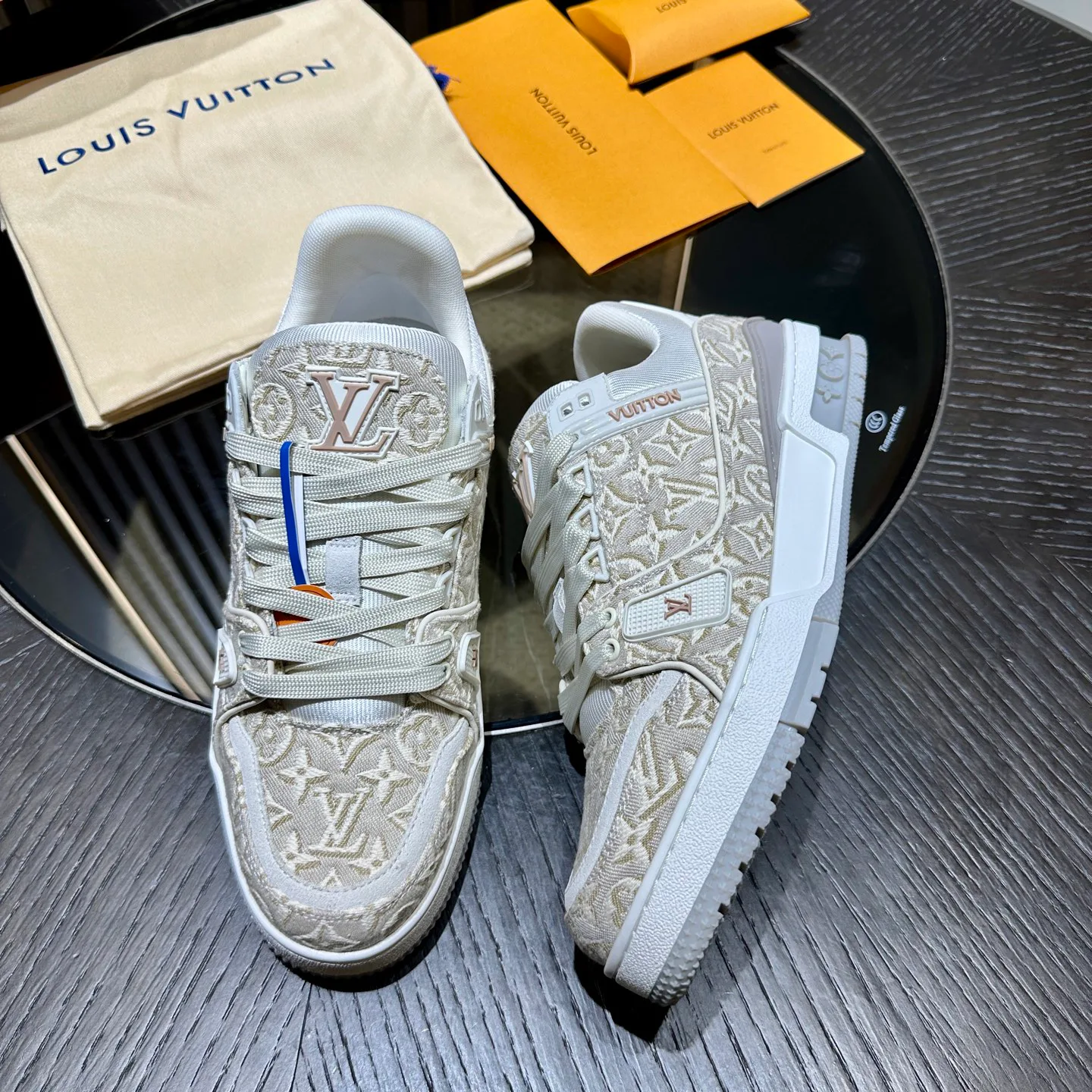 Men's Sneakers LOUIS VUITTON 18192427