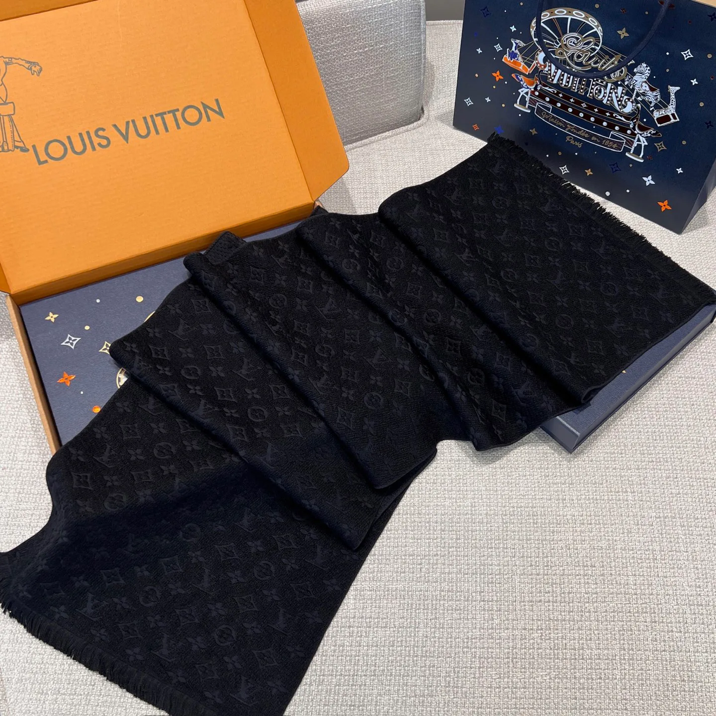 Scarves LOUIS VUITTON 17945580