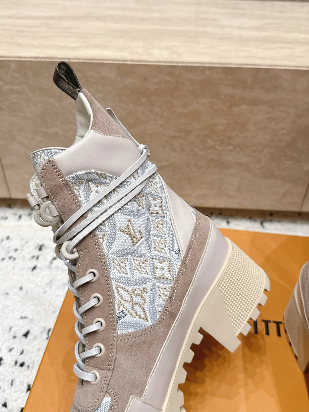 Ботинки Женские Louis Vuitton 18685946