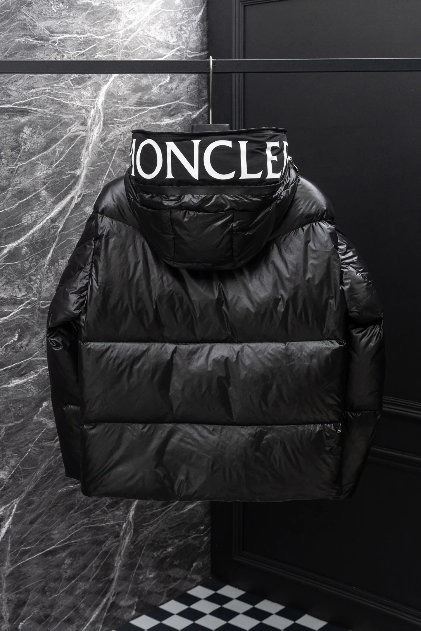 Women's Jackets And Down Jackets MONCLER 18507206