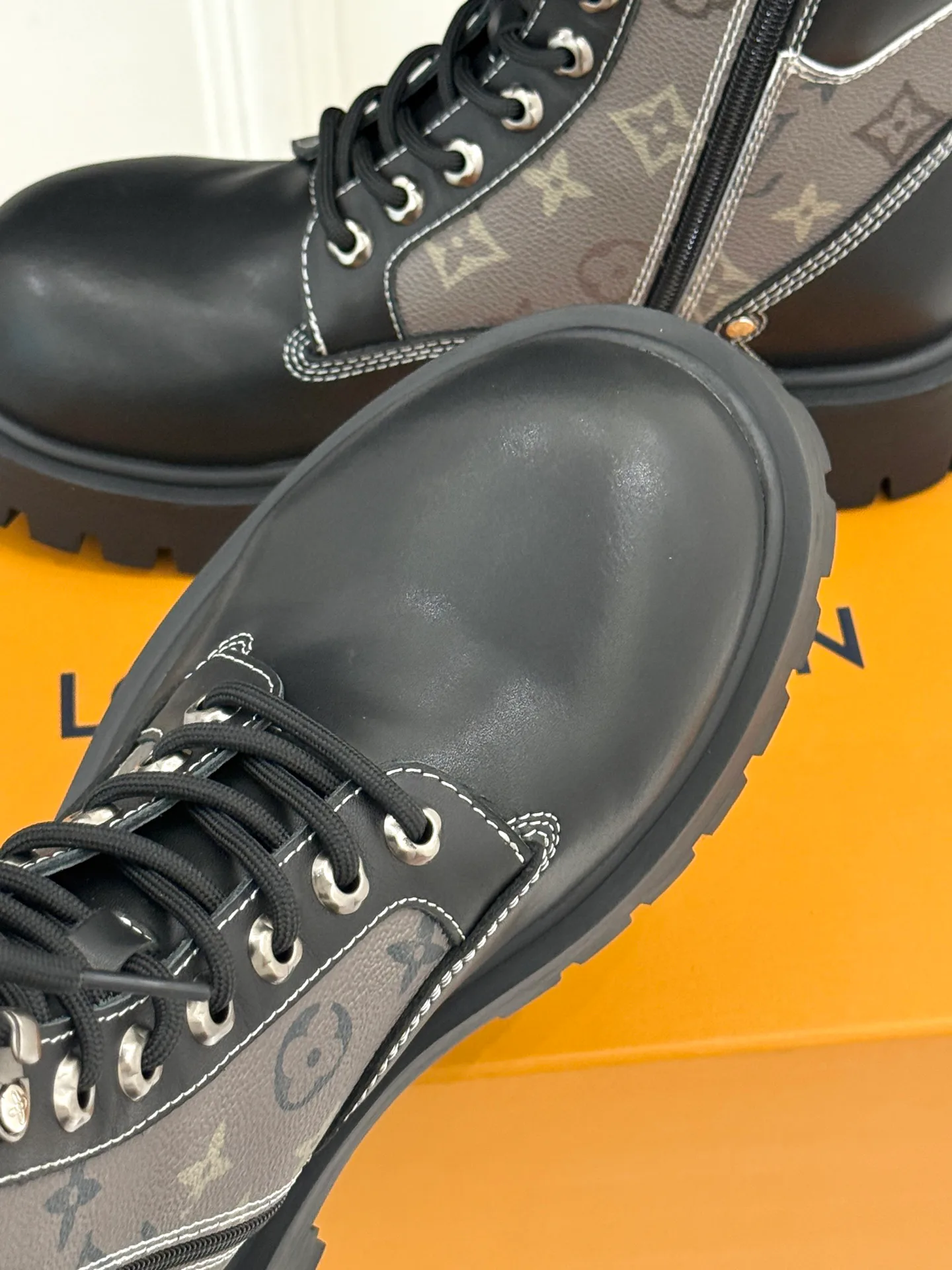 Men's Ankle Boots LOUIS VUITTON 18534822