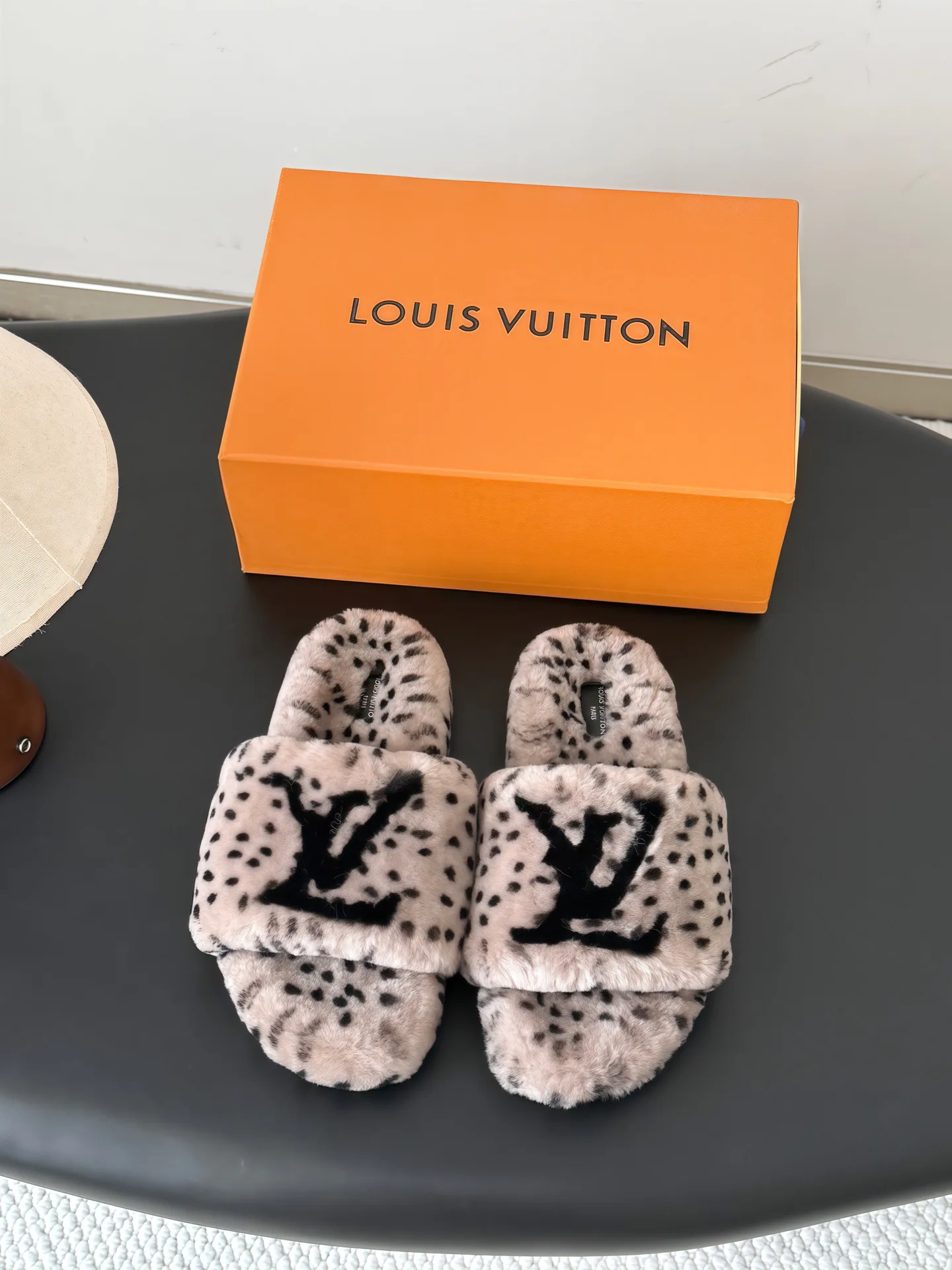 Women's Slippers LOUIS VUITTON 18053845