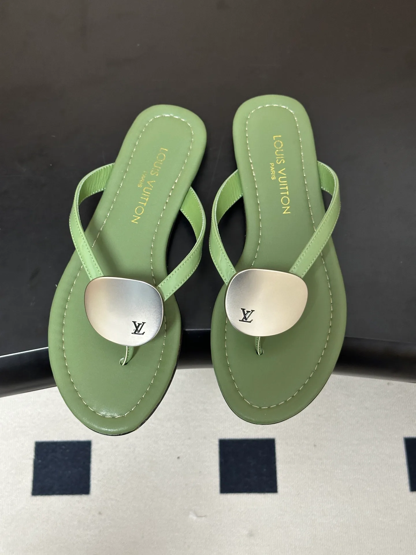 Women's Flip-Flops LOUIS VUITTON 17768196
