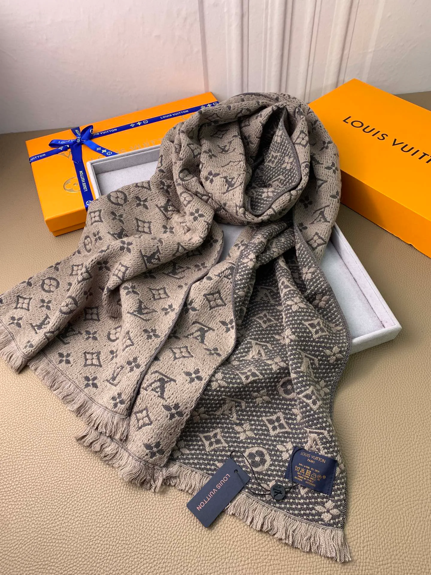 Scarves LOUIS VUITTON 18525766
