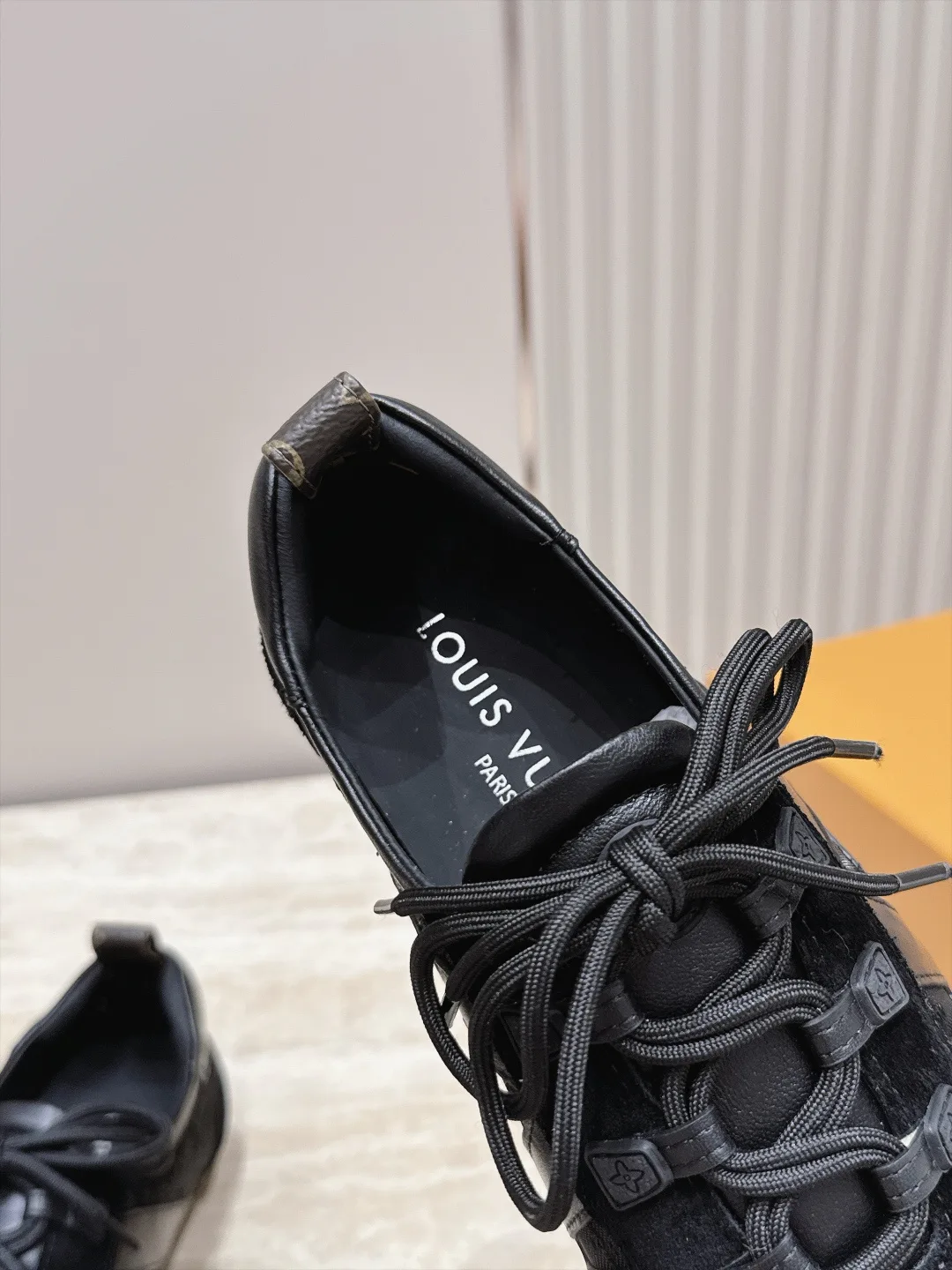 Women's Sneakers LOUIS VUITTON 18091989