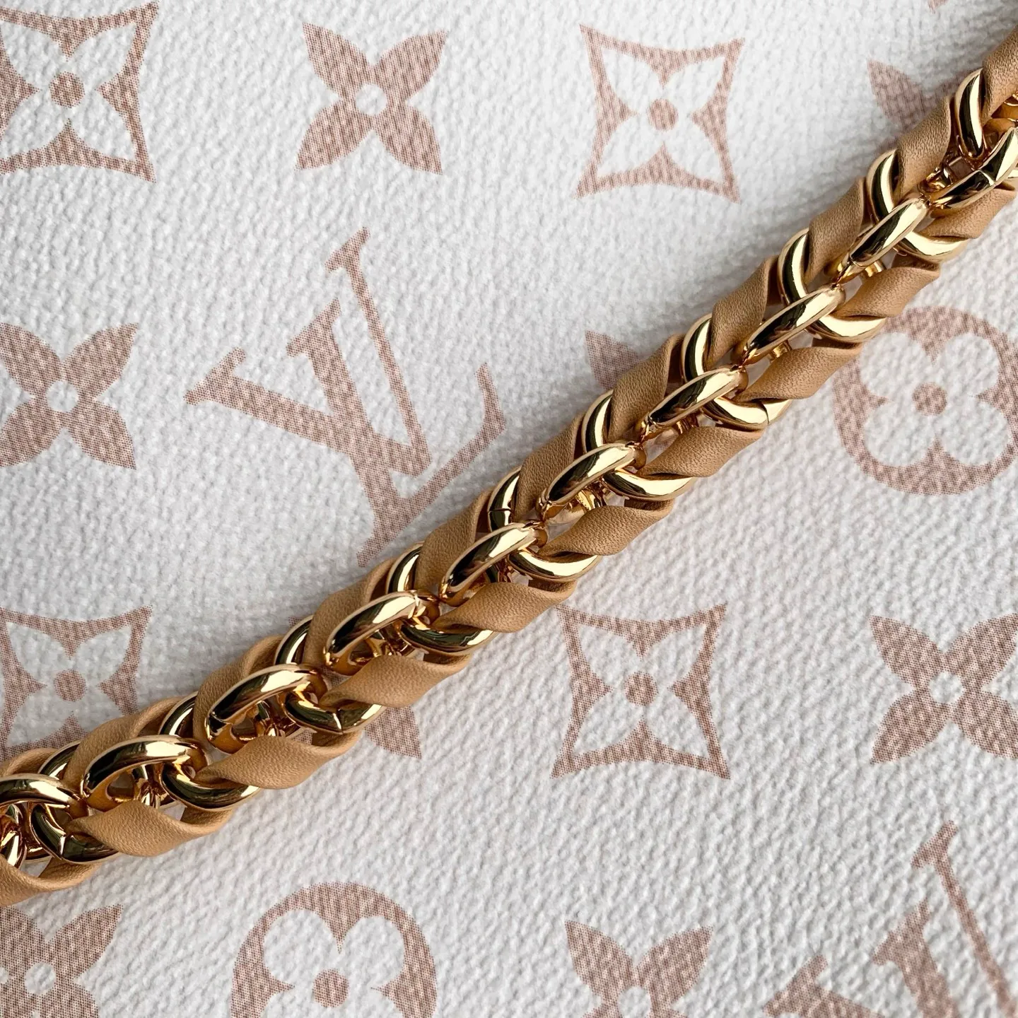 Women's Shoulder Bags LOUIS VUITTON 18147520