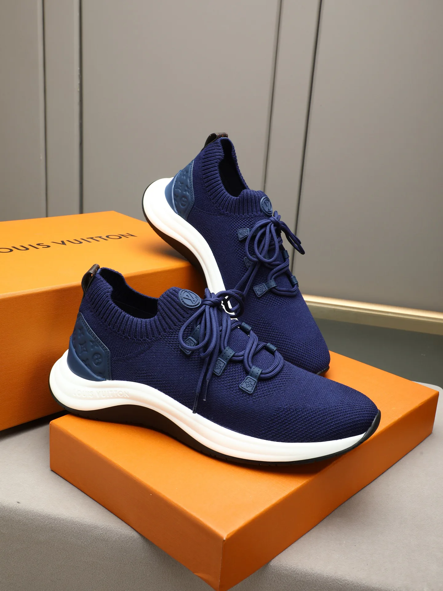 Women's Sneakers LOUIS VUITTON 17947270