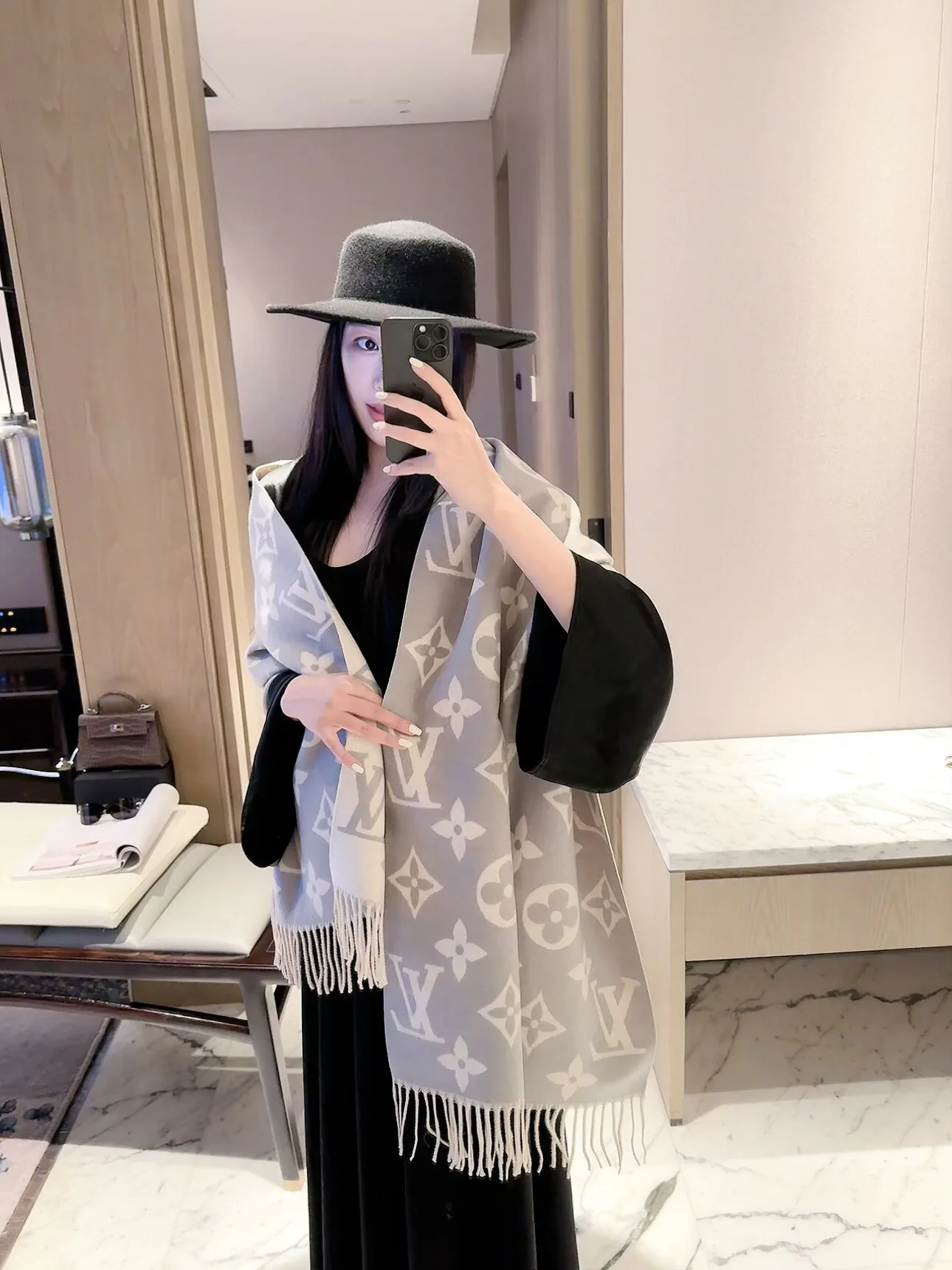 Scarves LOUIS VUITTON 18322509