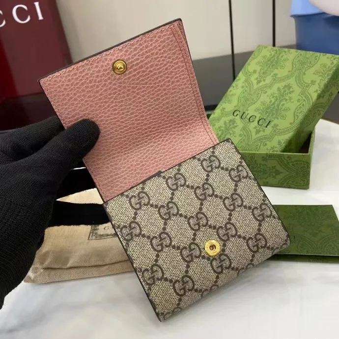 Women's Clutches GUCCI 18463181