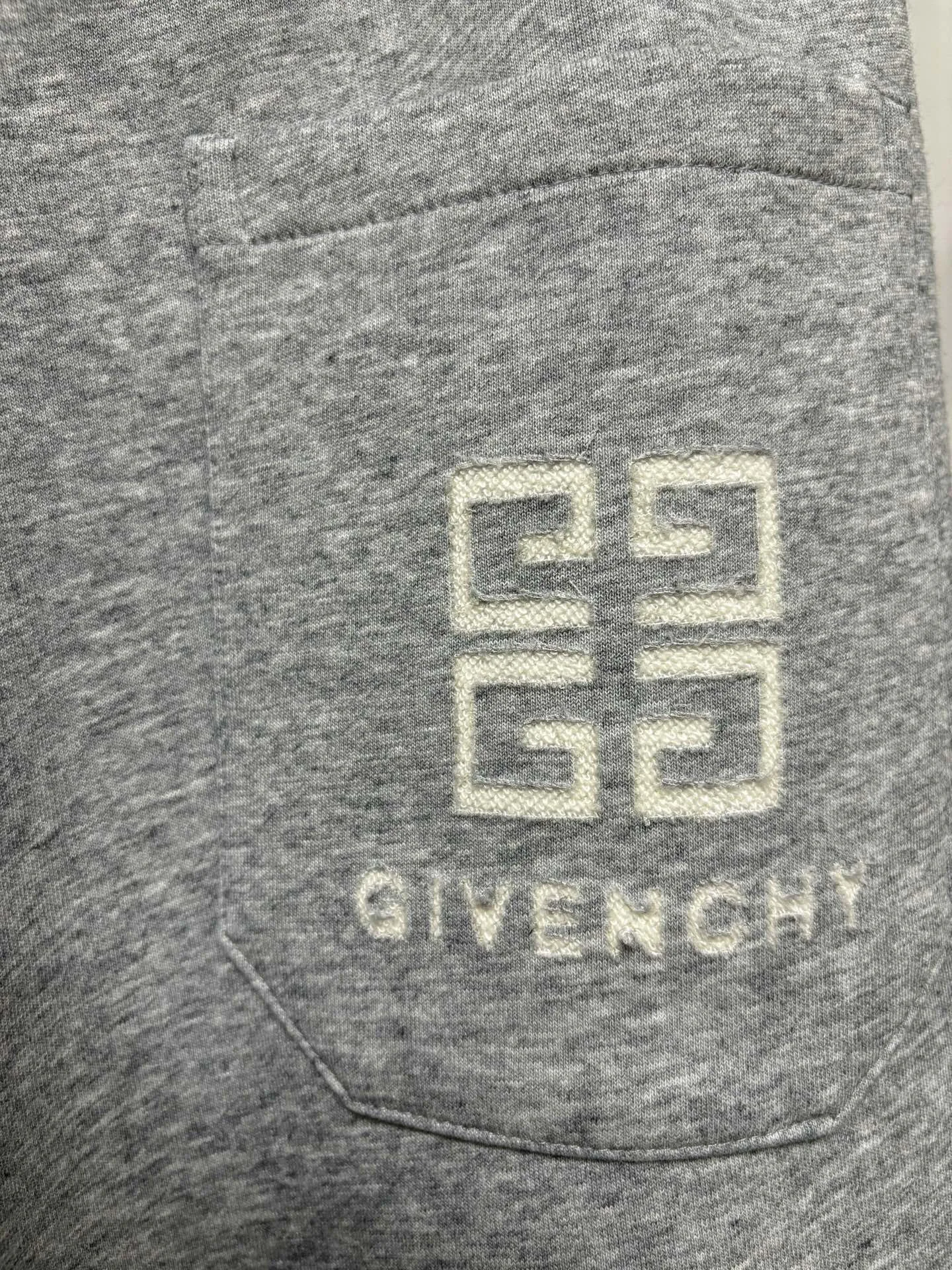 Men's Trousers GIVENCHY 18179177