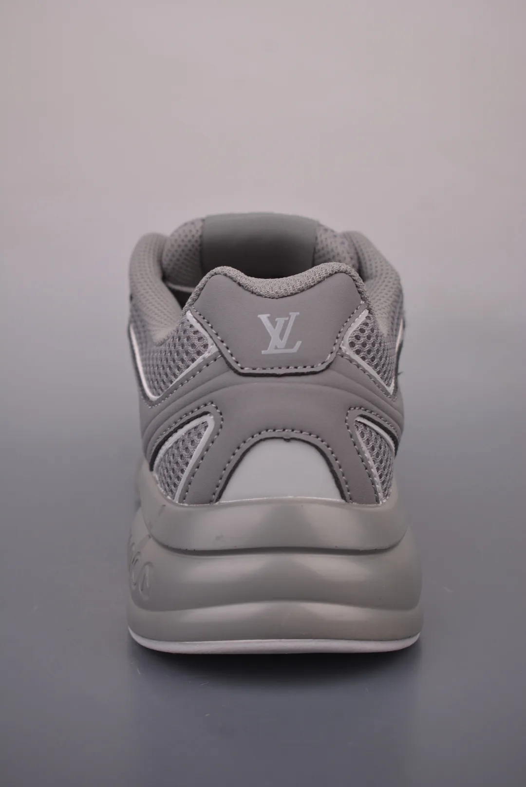 Men's Sneakers LOUIS VUITTON 17429981