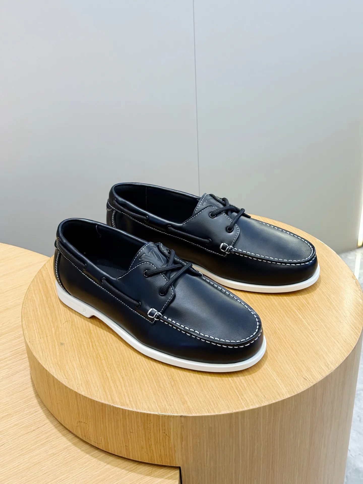 Men's Loafers And Dress Shoes LOUIS VUITTON 18100959