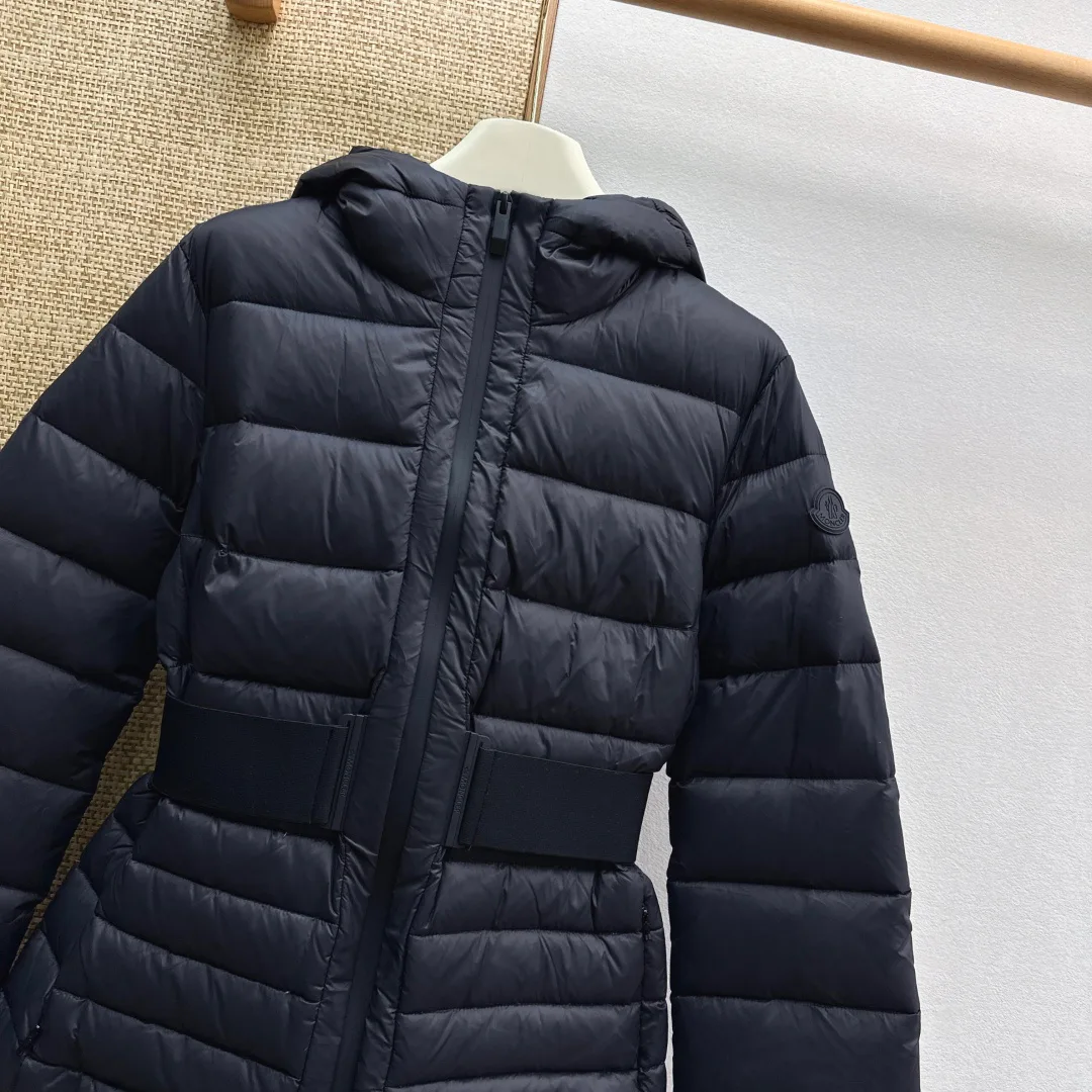 Women's Jackets And Down Jackets MONCLER 18345002