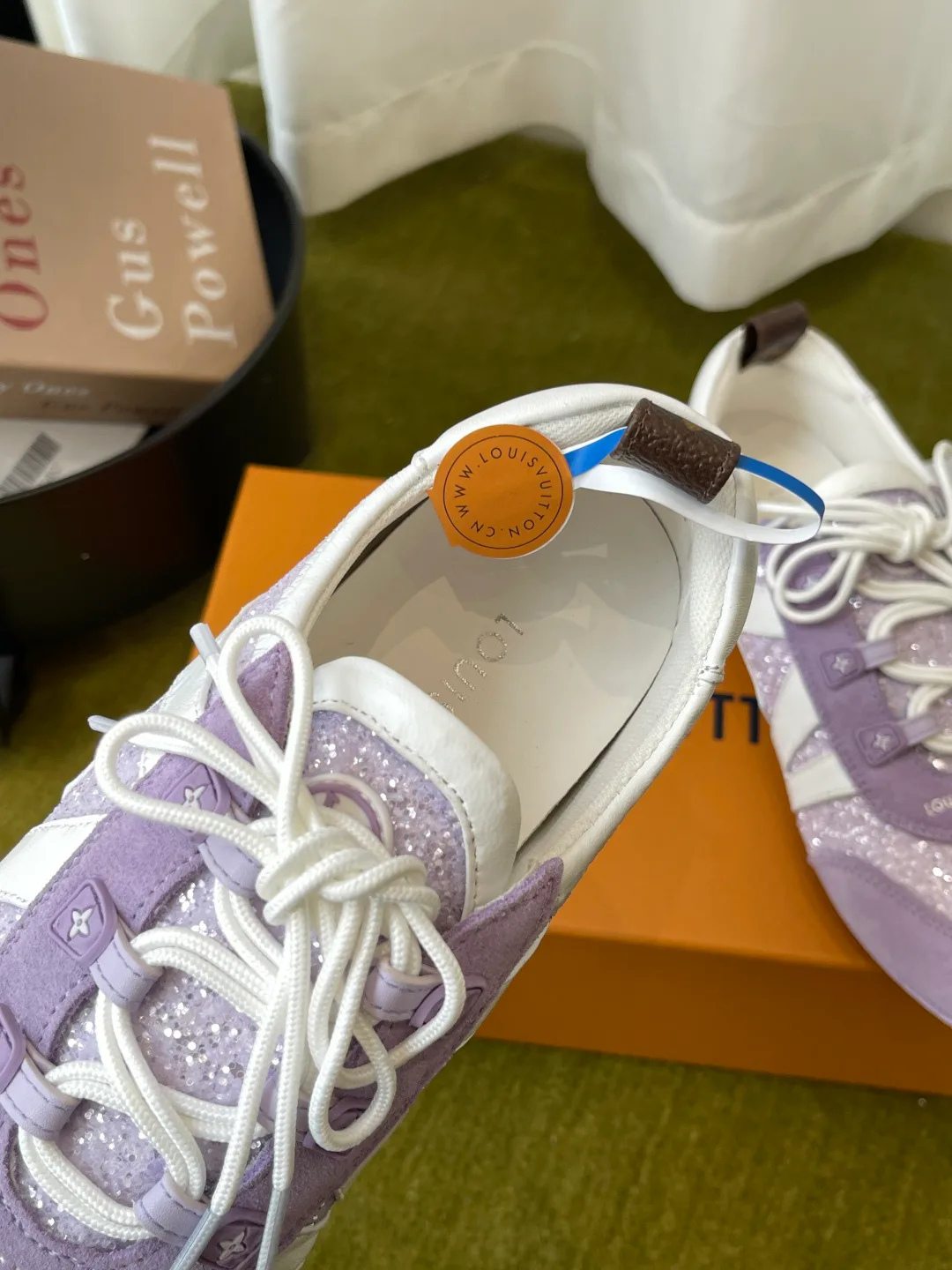 Women's Sneakers LOUIS VUITTON 18121032