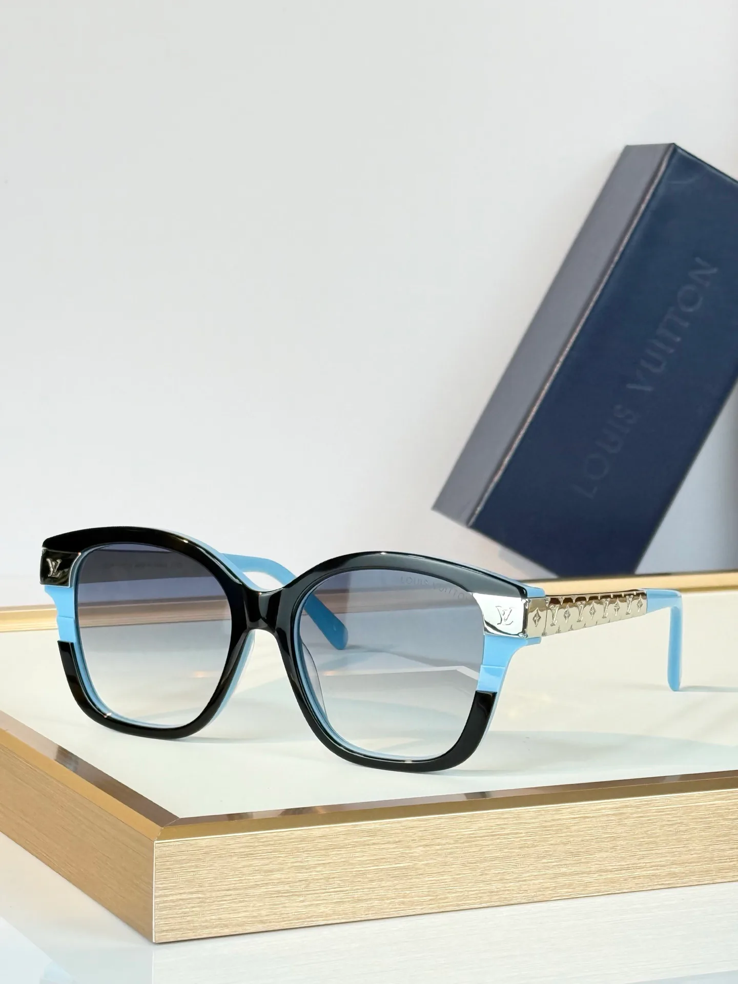 Glasses LOUIS VUITTON 18118323