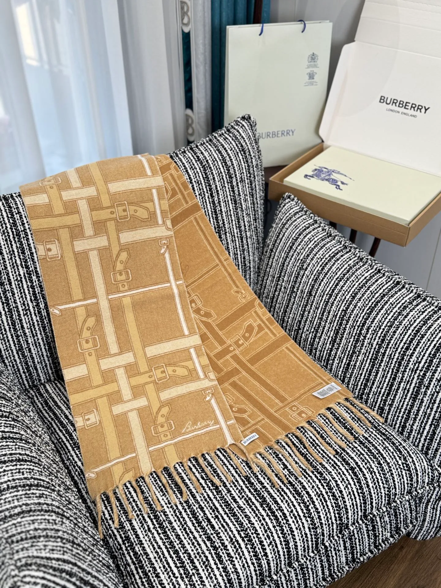 Scarves BURBERRY 18523944